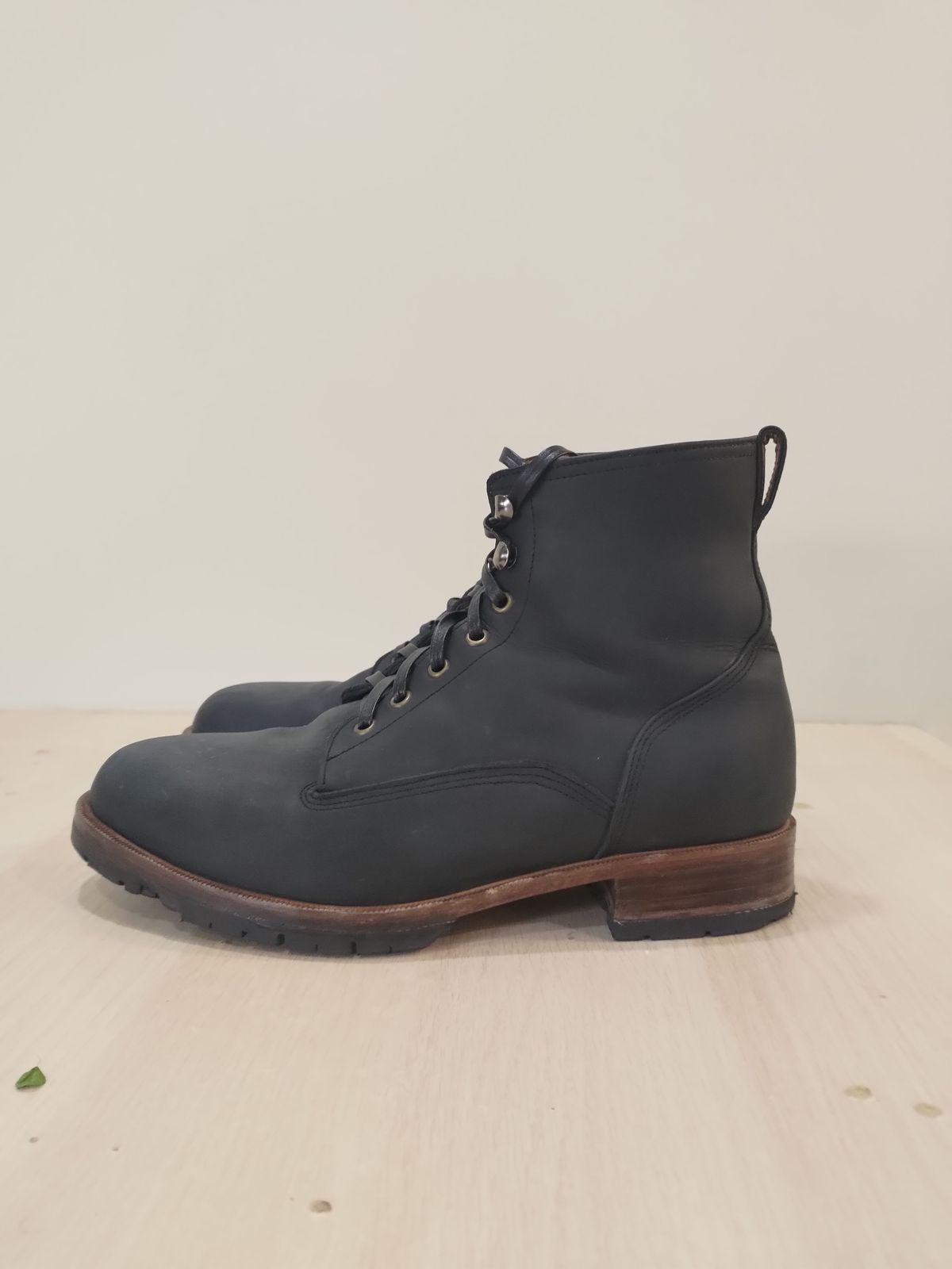 Photo by mjig76 on March 4, 2024 of the Black Wing Shoes Charcoal Crazy Horse in Charcoal Crazy Horse.