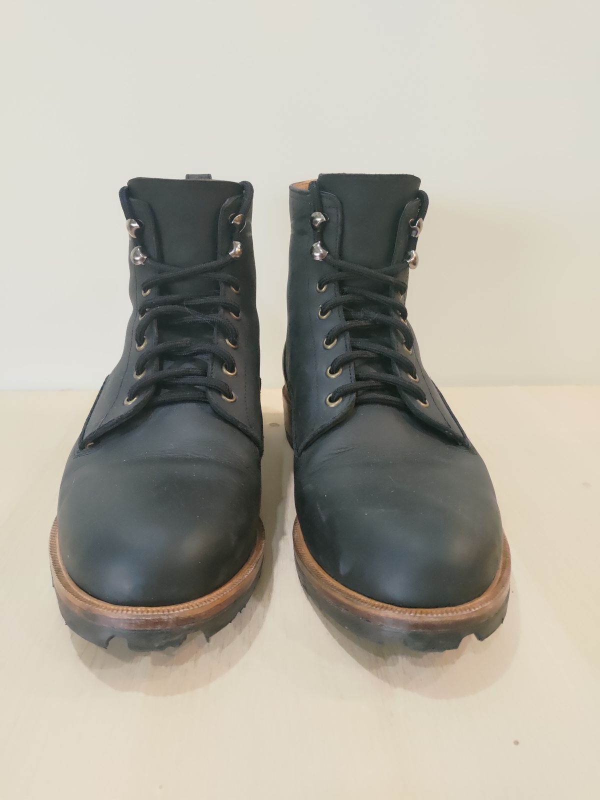 Photo by mjig76 on December 5, 2023 of the Black Wing Shoes Charcoal Crazy Horse in Charcoal Crazy Horse.
