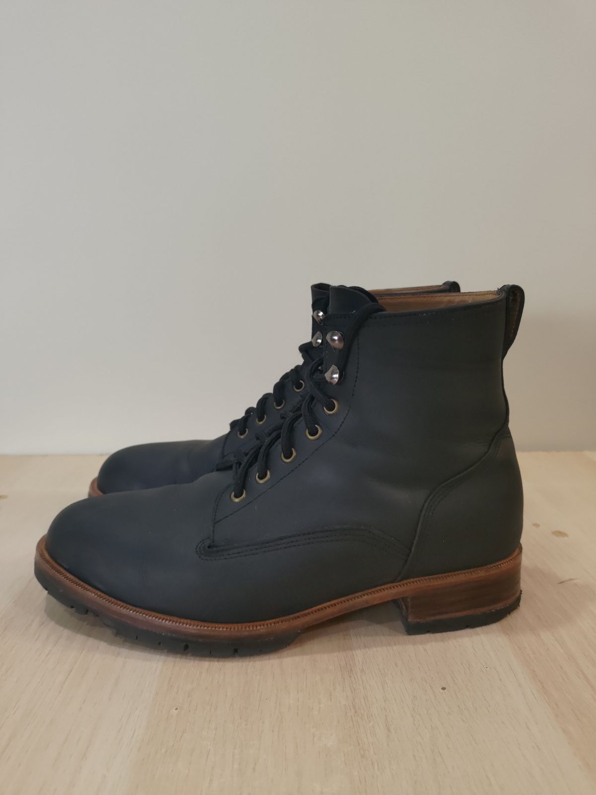 Photo by mjig76 on December 5, 2023 of the Black Wing Shoes Charcoal Crazy Horse in Charcoal Crazy Horse.