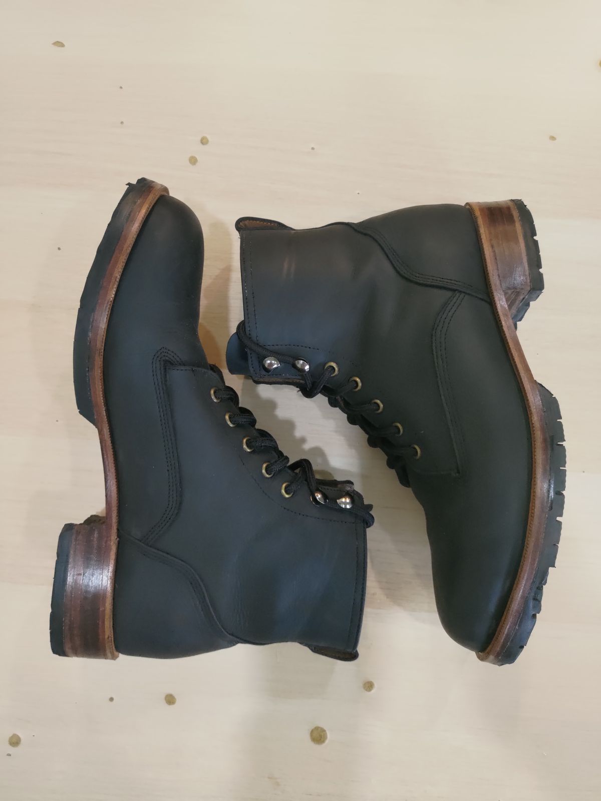 Photo by mjig76 on December 5, 2023 of the Black Wing Shoes Charcoal Crazy Horse in Charcoal Crazy Horse.