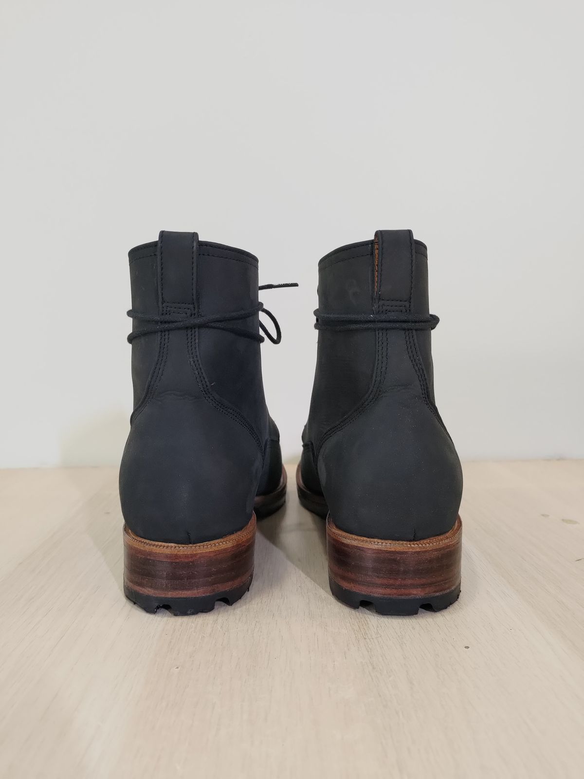 Photo by mjig76 on November 7, 2023 of the Black Wing Shoes Charcoal Crazy Horse in Charcoal Crazy Horse.