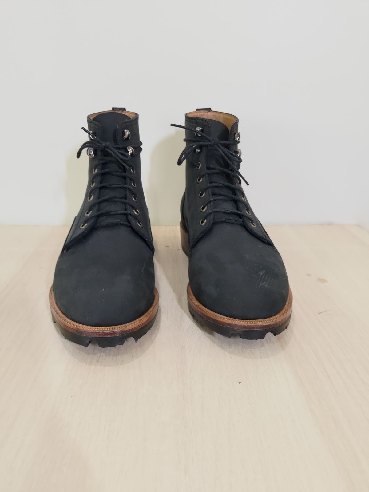 Photo by mjig76 on November 7, 2023 of the Black Wing Shoes Charcoal Crazy Horse in Charcoal Crazy Horse.