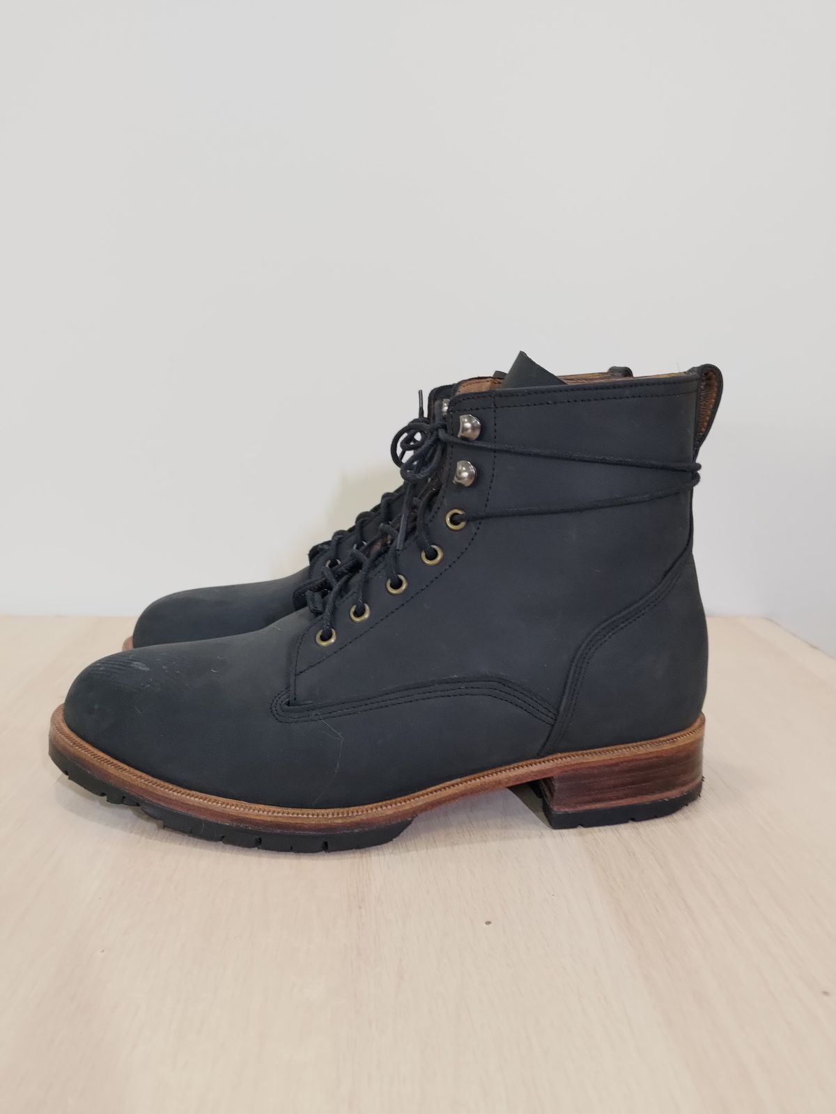 Photo by mjig76 on November 7, 2023 of the Black Wing Shoes Charcoal Crazy Horse in Charcoal Crazy Horse.