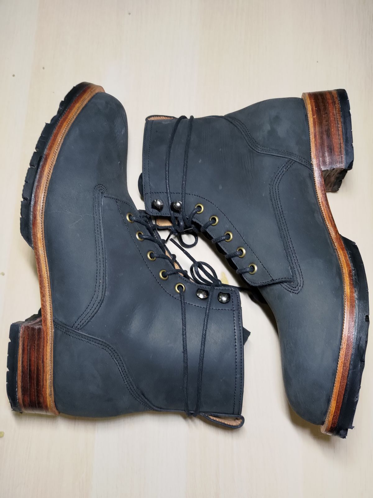 Photo by mjig76 on November 7, 2023 of the Black Wing Shoes Charcoal Crazy Horse in Charcoal Crazy Horse.