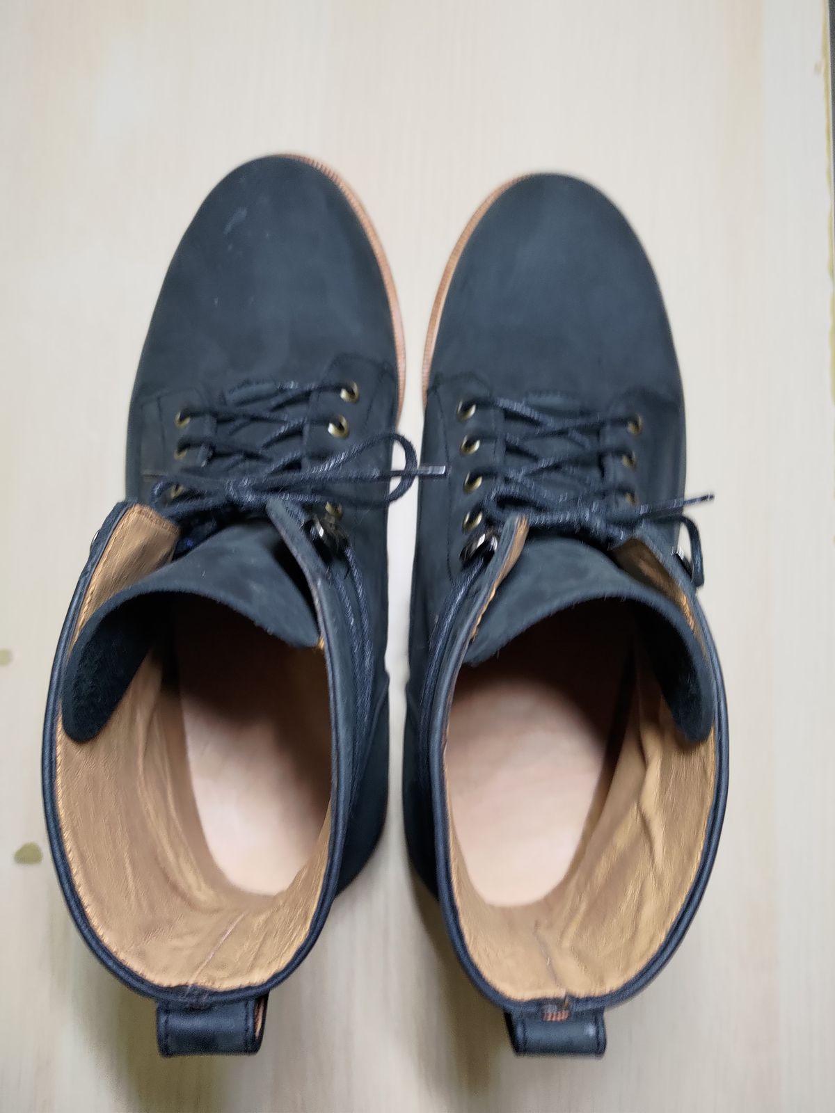 Photo by mjig76 on November 7, 2023 of the Black Wing Shoes Charcoal Crazy Horse in Charcoal Crazy Horse.