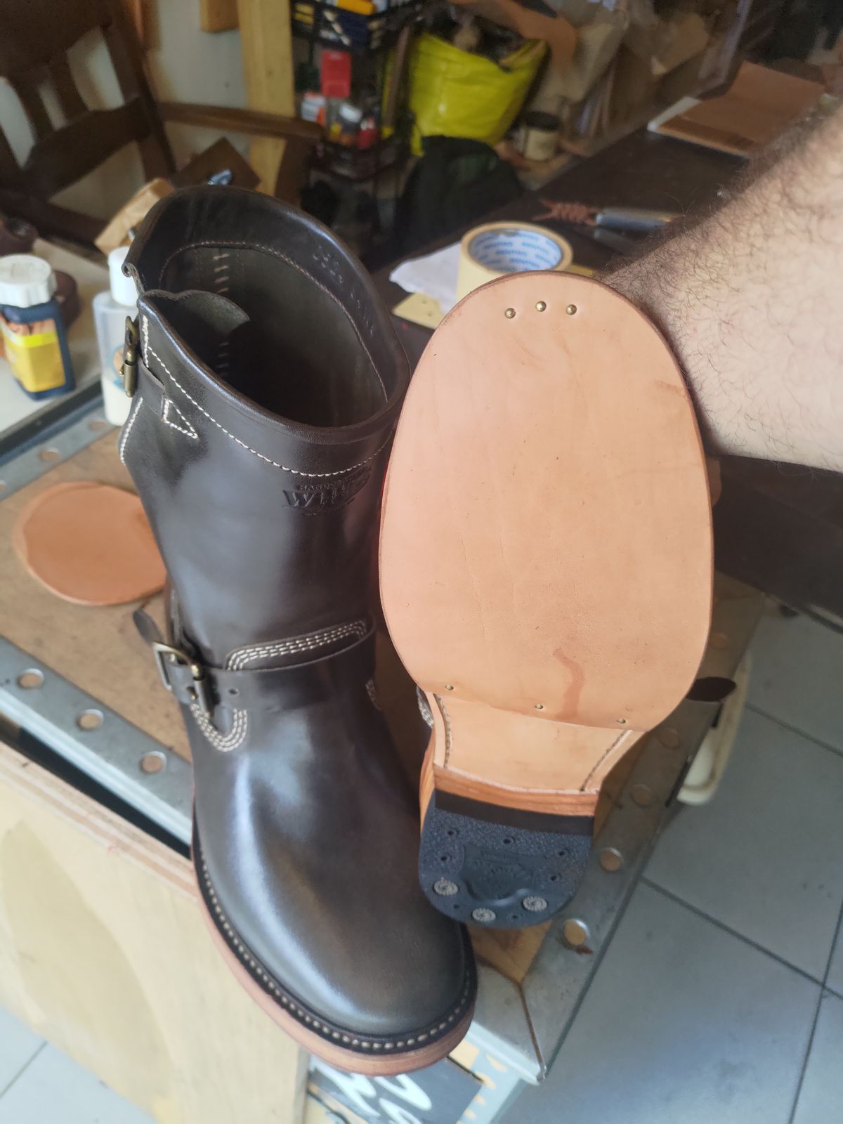 Photo by mjig76 on March 26, 2024 of the Willie's Handmade Boots Engineer Boots in Maryam Graphite Horsebutt.