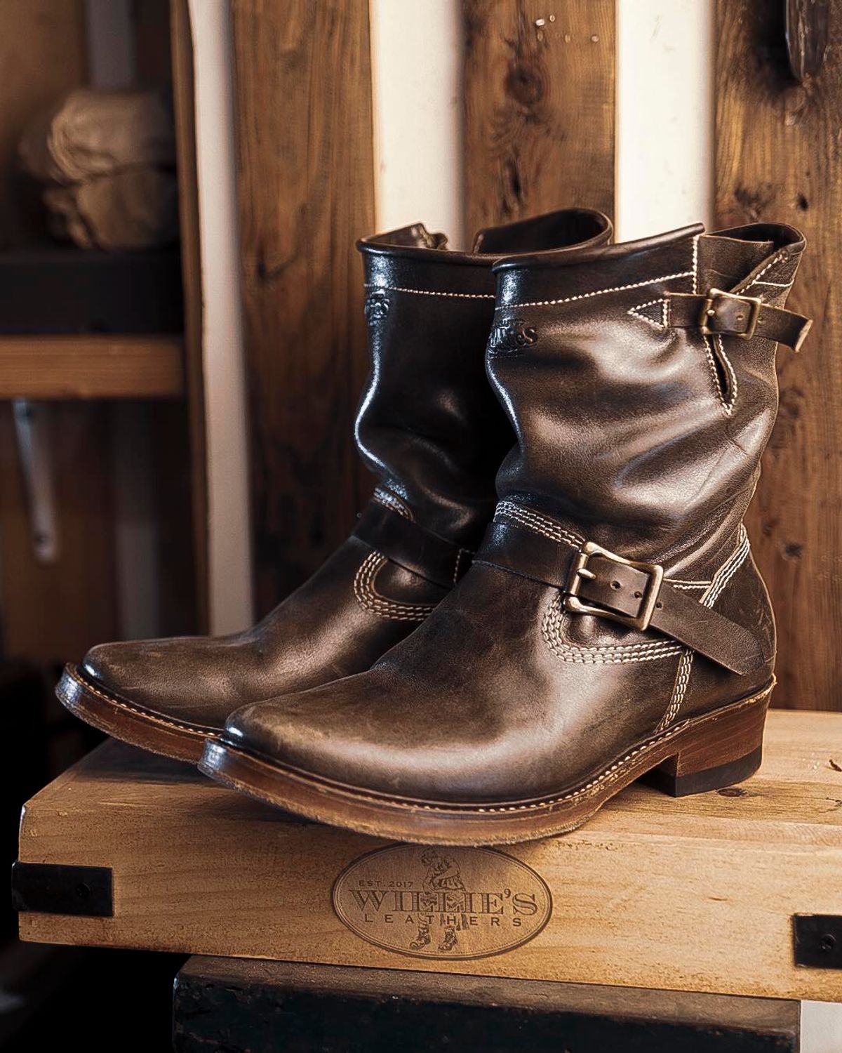 Photo by mjig76 on July 10, 2024 of the Willie's Handmade Boots Engineer Boots in Maryam Graphite Horsebutt.