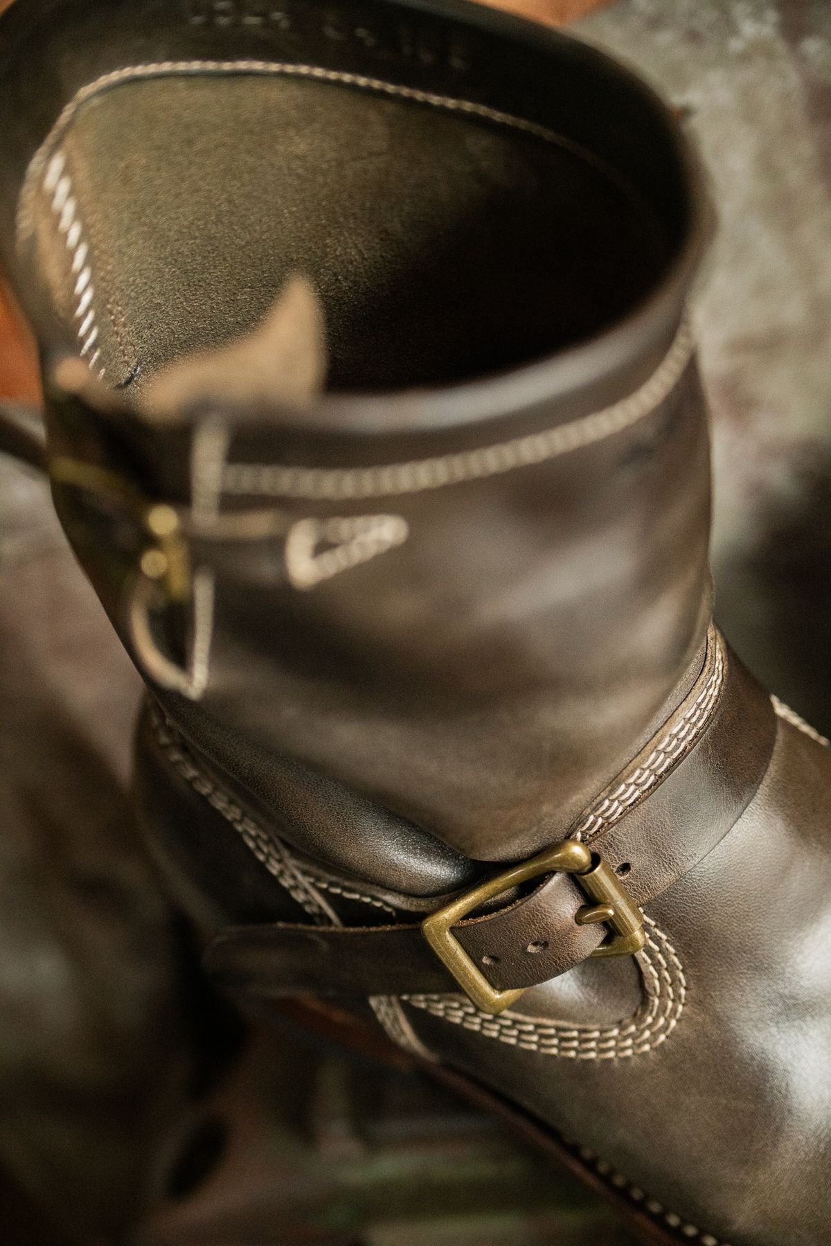 Photo by mjig76 on December 3, 2024 of the Willie's Handmade Boots Engineer Boots in Maryam Graphite Horsebutt.