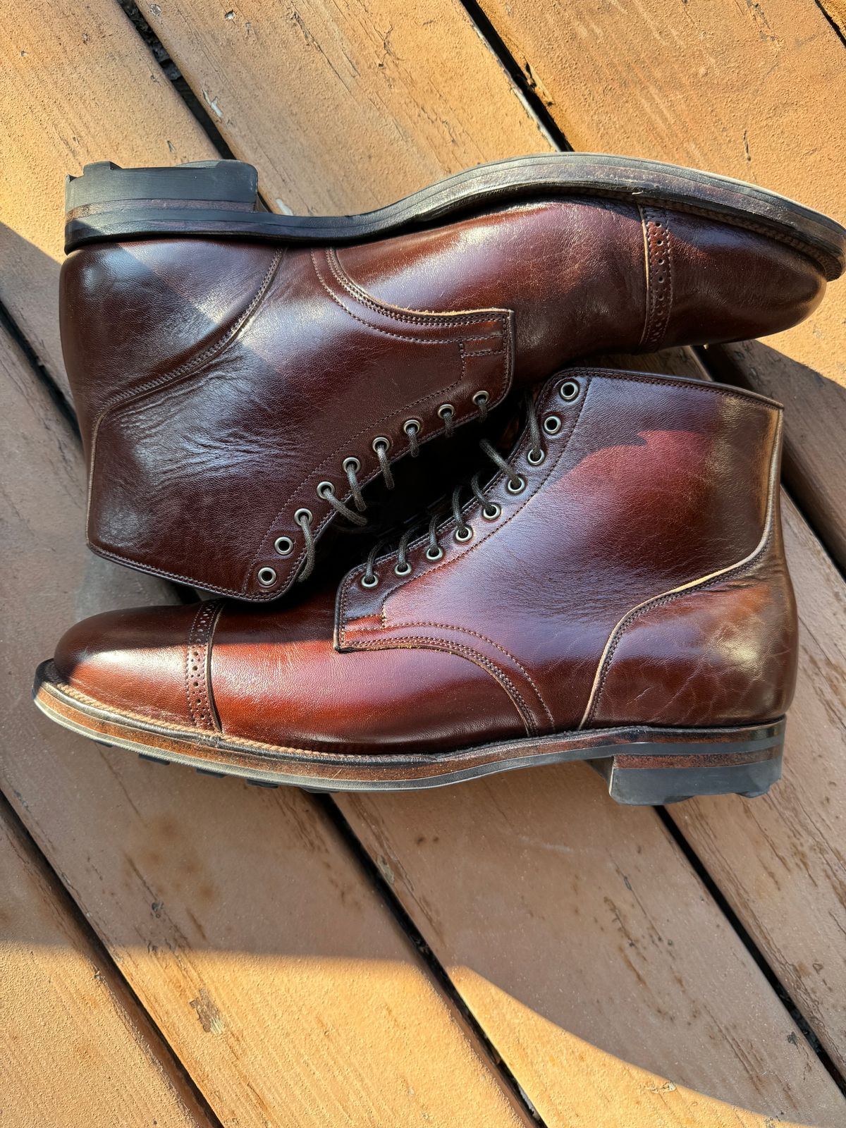 Photo by thatguy92 on November 4, 2023 of the Viberg Service Boot BCT in Shinki Cognac Teacore Horsebutt.