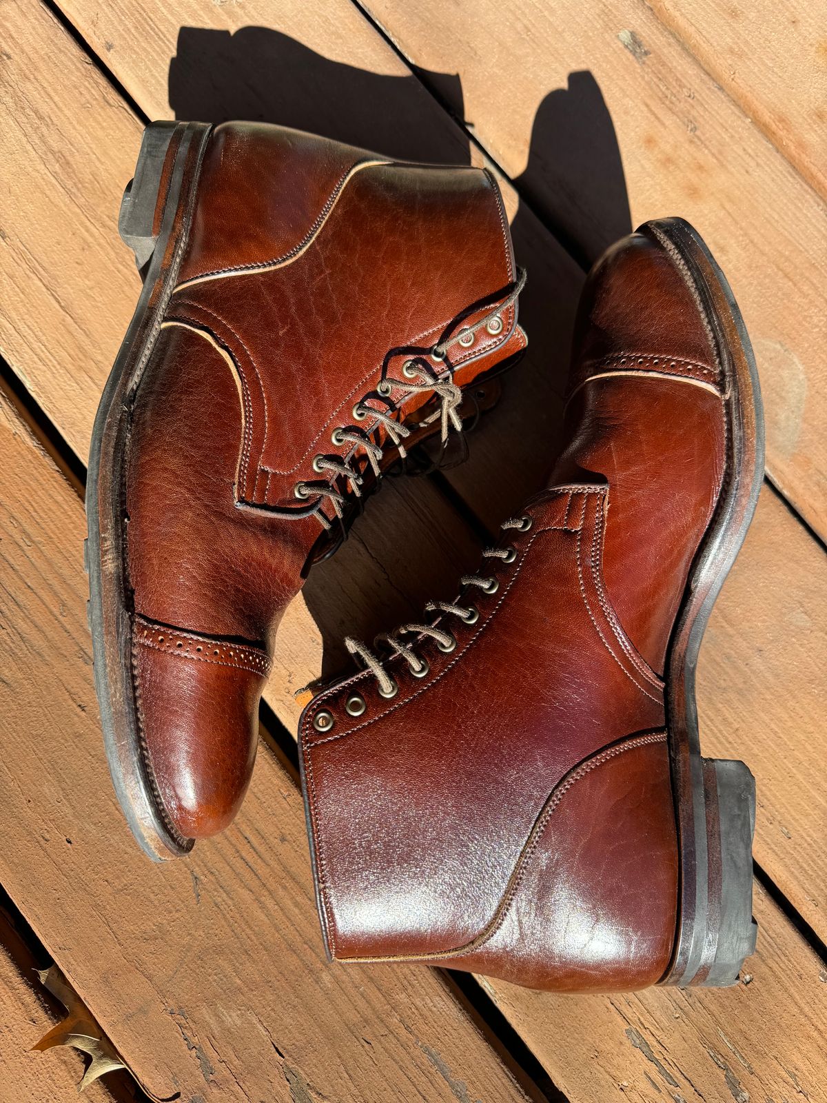 Photo by thatguy92 on December 3, 2023 of the Viberg Service Boot BCT in Shinki Cognac Teacore Horsebutt.