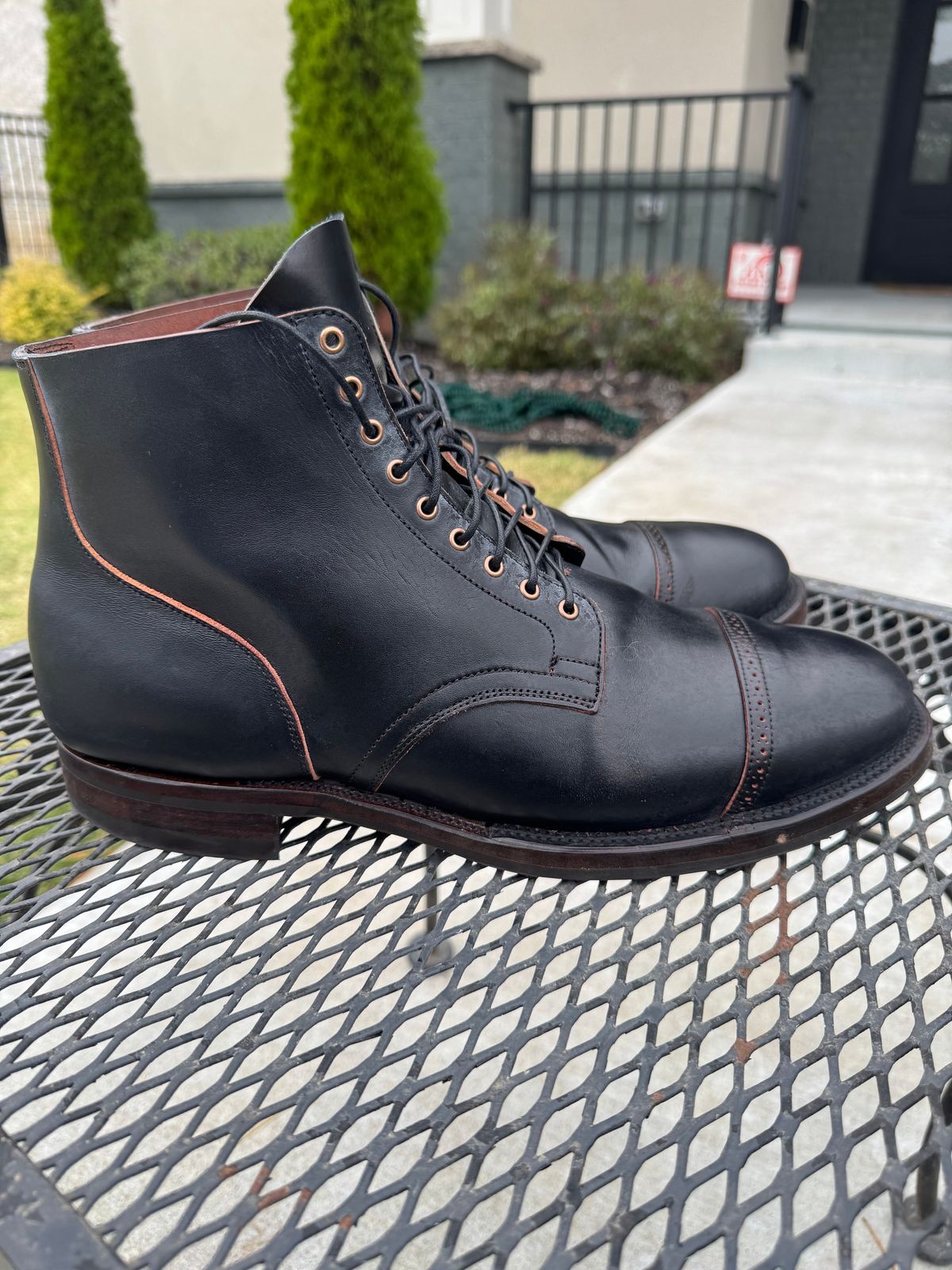 Photo by thatguy92 on November 5, 2024 of the Viberg Service Boot BCT in Horween Black Teacore Double Cordovan Butts.