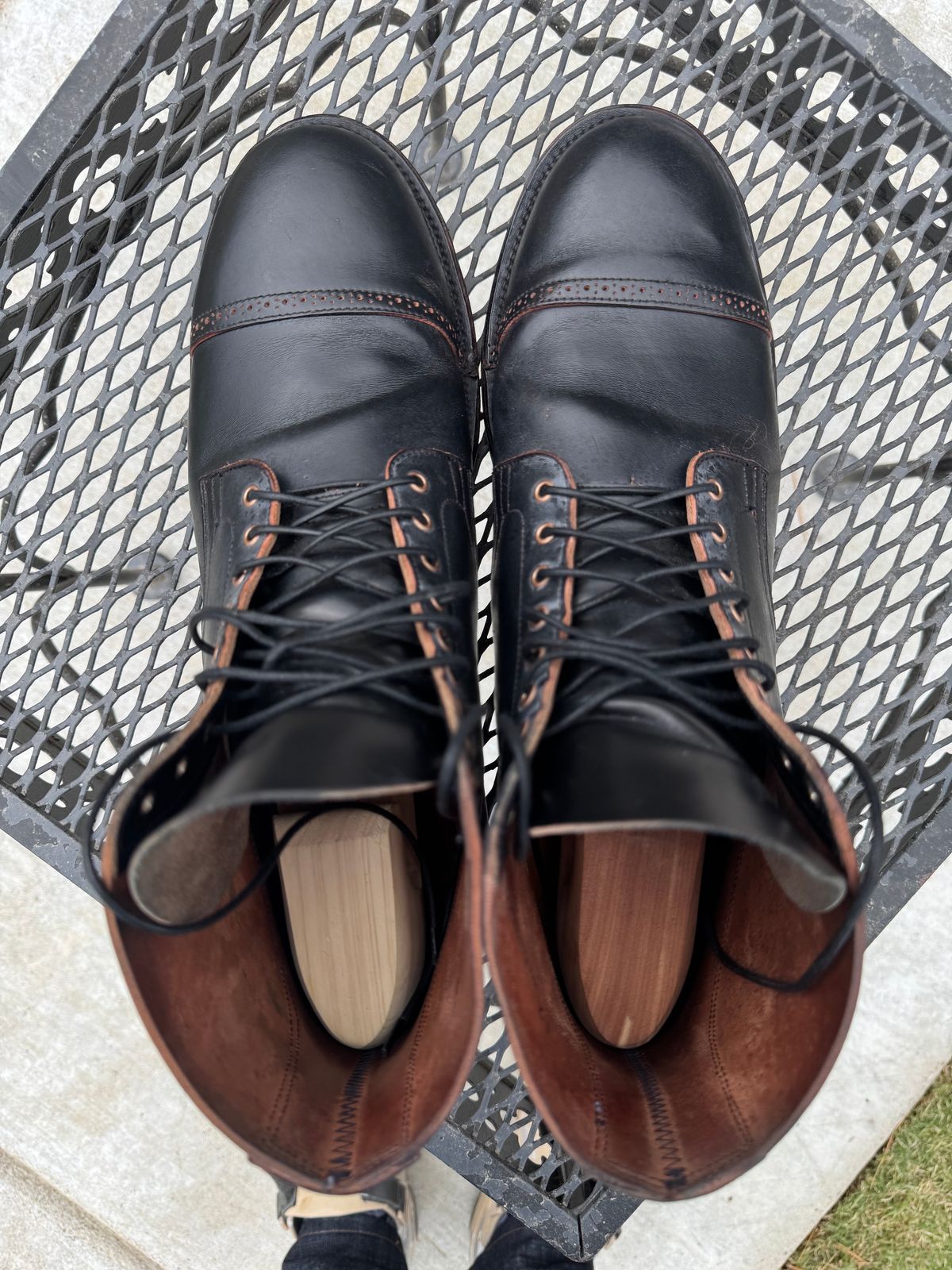 Photo by thatguy92 on November 5, 2024 of the Viberg Service Boot BCT in Horween Black Teacore Double Cordovan Butts.