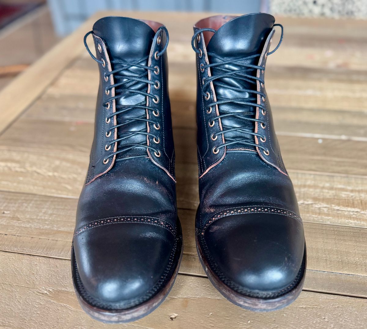 Photo by thatguy92 on January 5, 2025 of the Viberg Service Boot BCT in Horween Black Teacore Double Cordovan Butts.