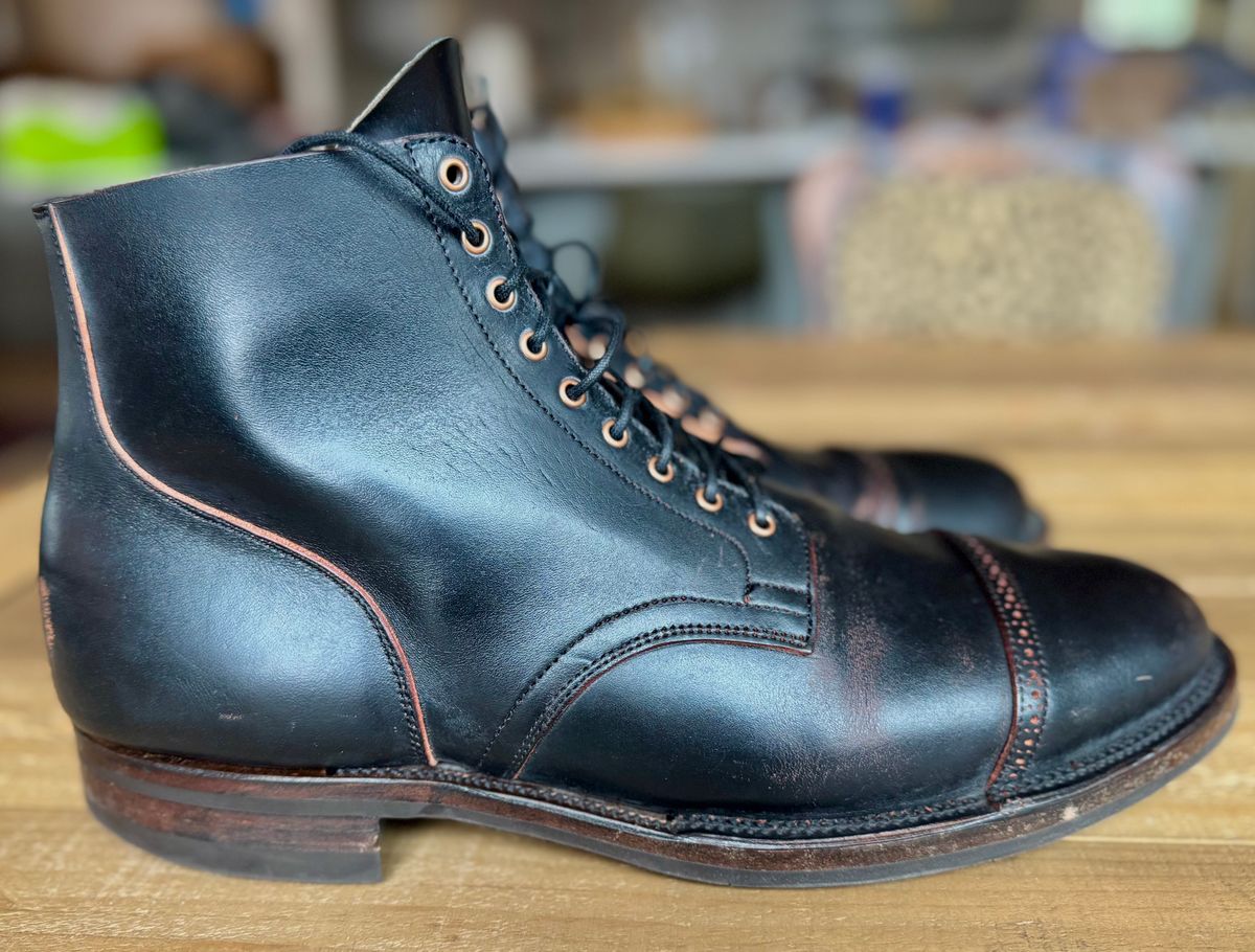 Photo by thatguy92 on January 5, 2025 of the Viberg Service Boot BCT in Horween Black Teacore Double Cordovan Butts.