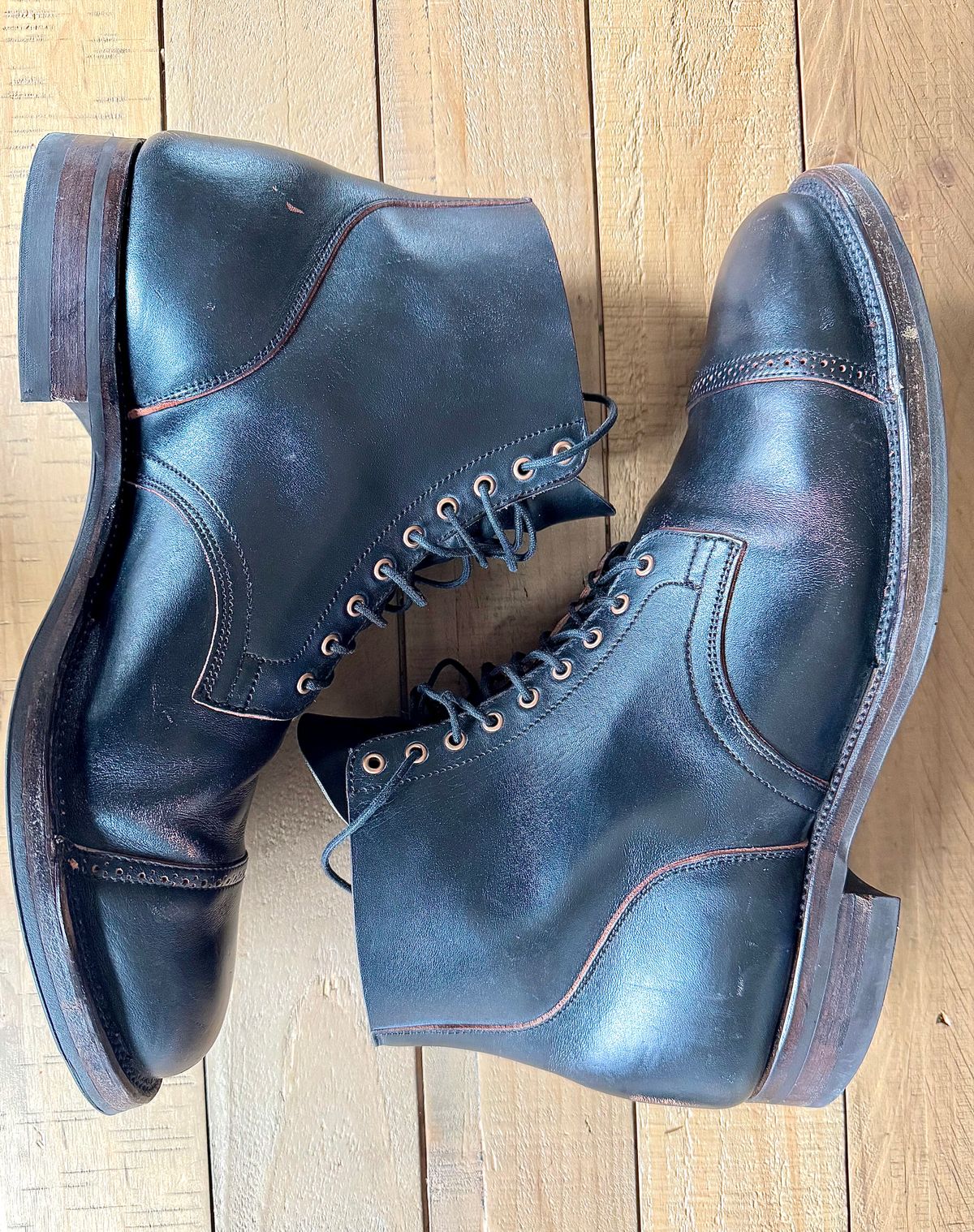 Photo by thatguy92 on February 5, 2025 of the Viberg Service Boot BCT in Horween Black Teacore Double Cordovan Butts.
