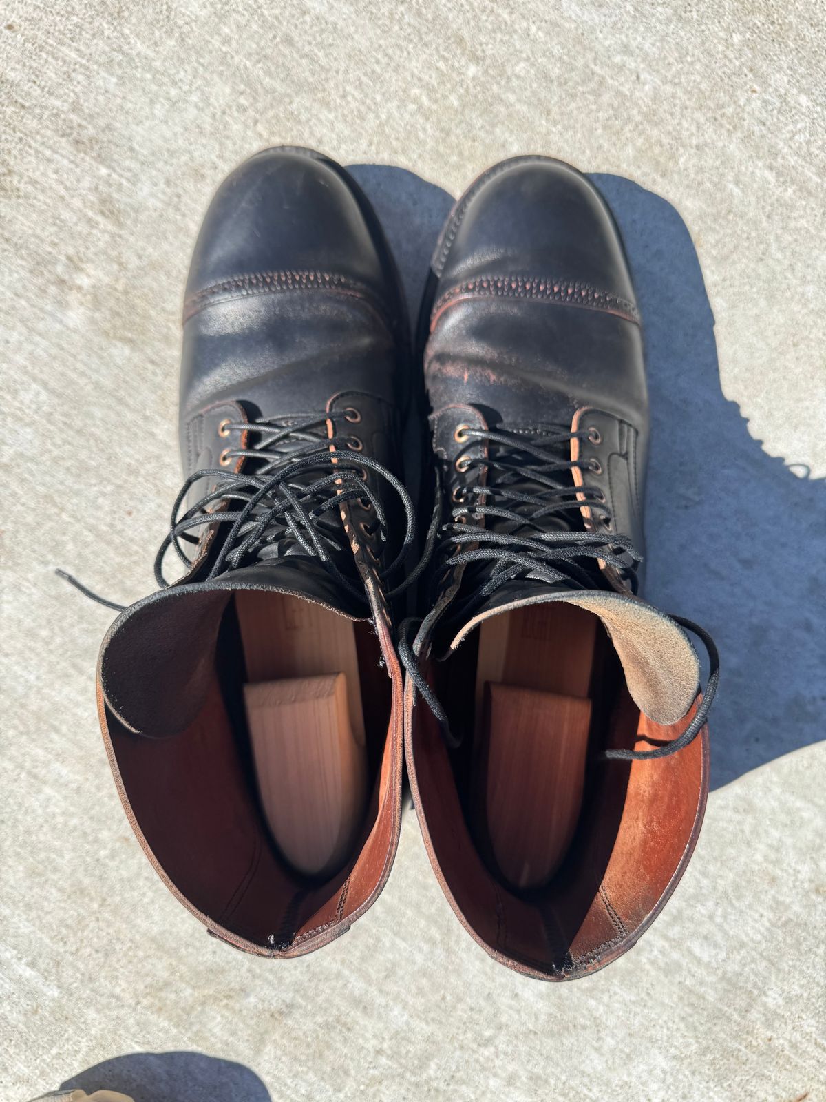 Photo by thatguy92 on March 5, 2025 of the Viberg Service Boot BCT in Horween Black Teacore Double Cordovan Butts.