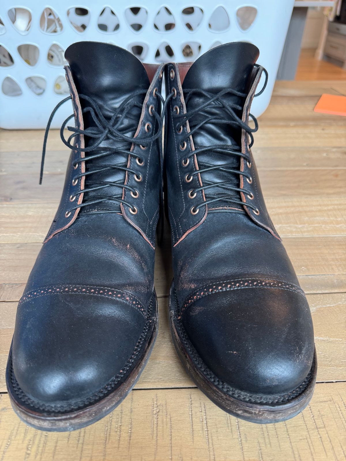 Photo by thatguy92 on April 5, 2025 of the Viberg Service Boot BCT in Horween Black Teacore Double Cordovan Butts.