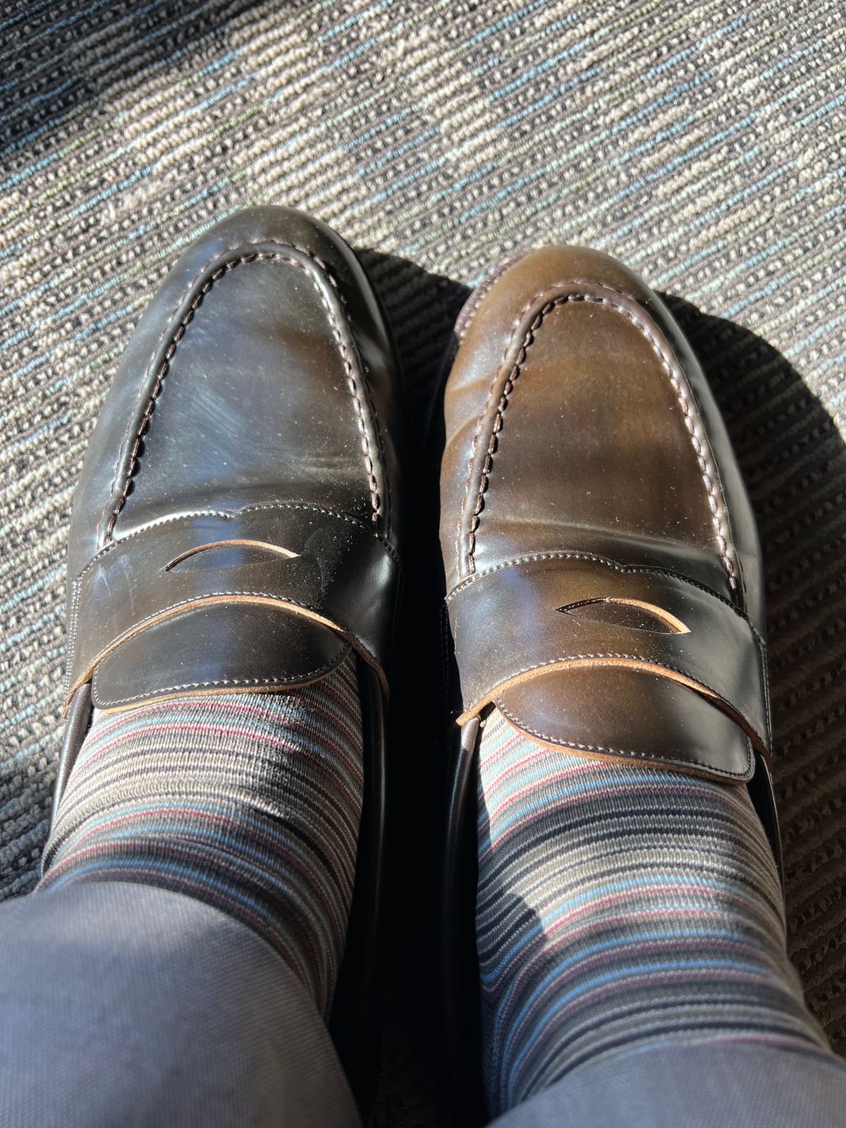 Photo by thatguy92 on May 15, 2023 of the Grant Stone Traveler Loafer in Horween Maduro Shell Cordovan.