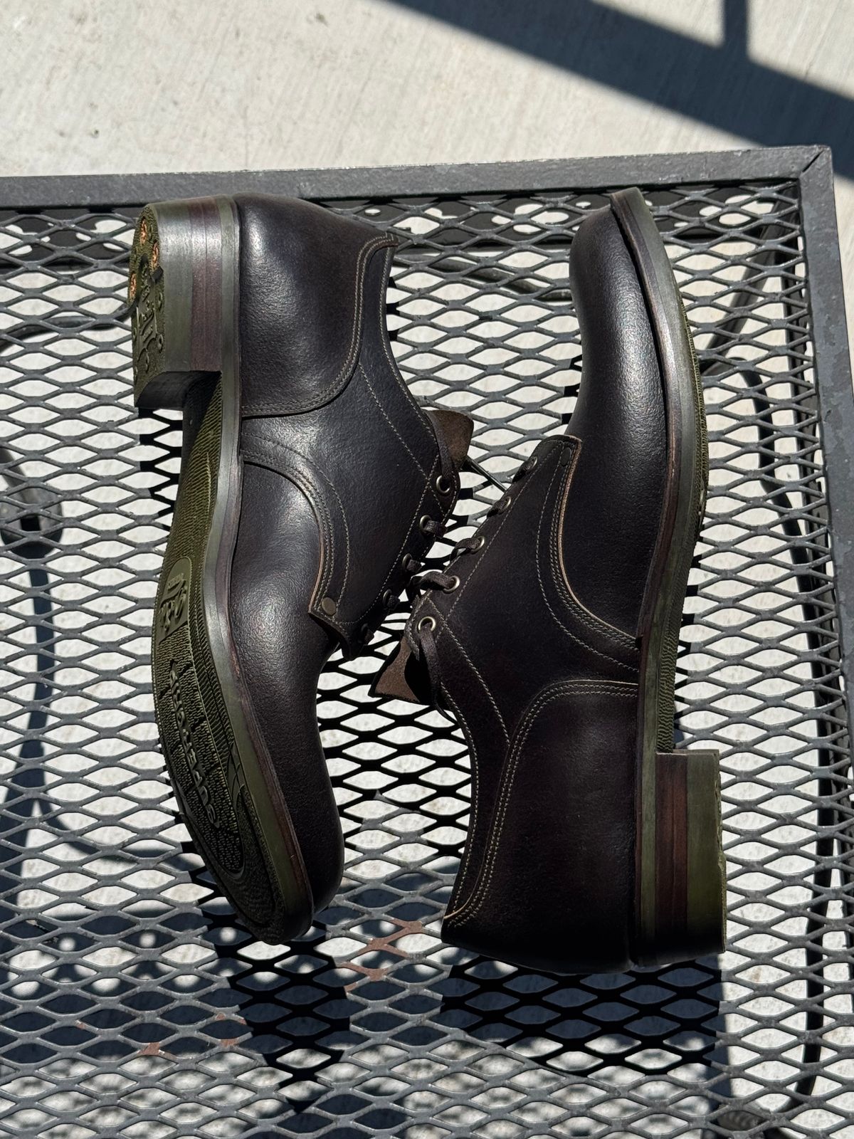 Photo by thatguy92 on October 1, 2025 of the NF Bootmaker Milton Shoe in Horween Grape Leaf Waxed Flesh Essex.