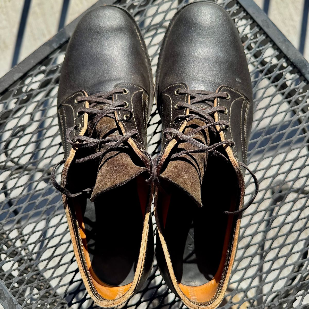 Photo by thatguy92 on November 3, 2025 of the NF Bootmaker Milton Shoe in Horween Grape Leaf Waxed Flesh Essex.