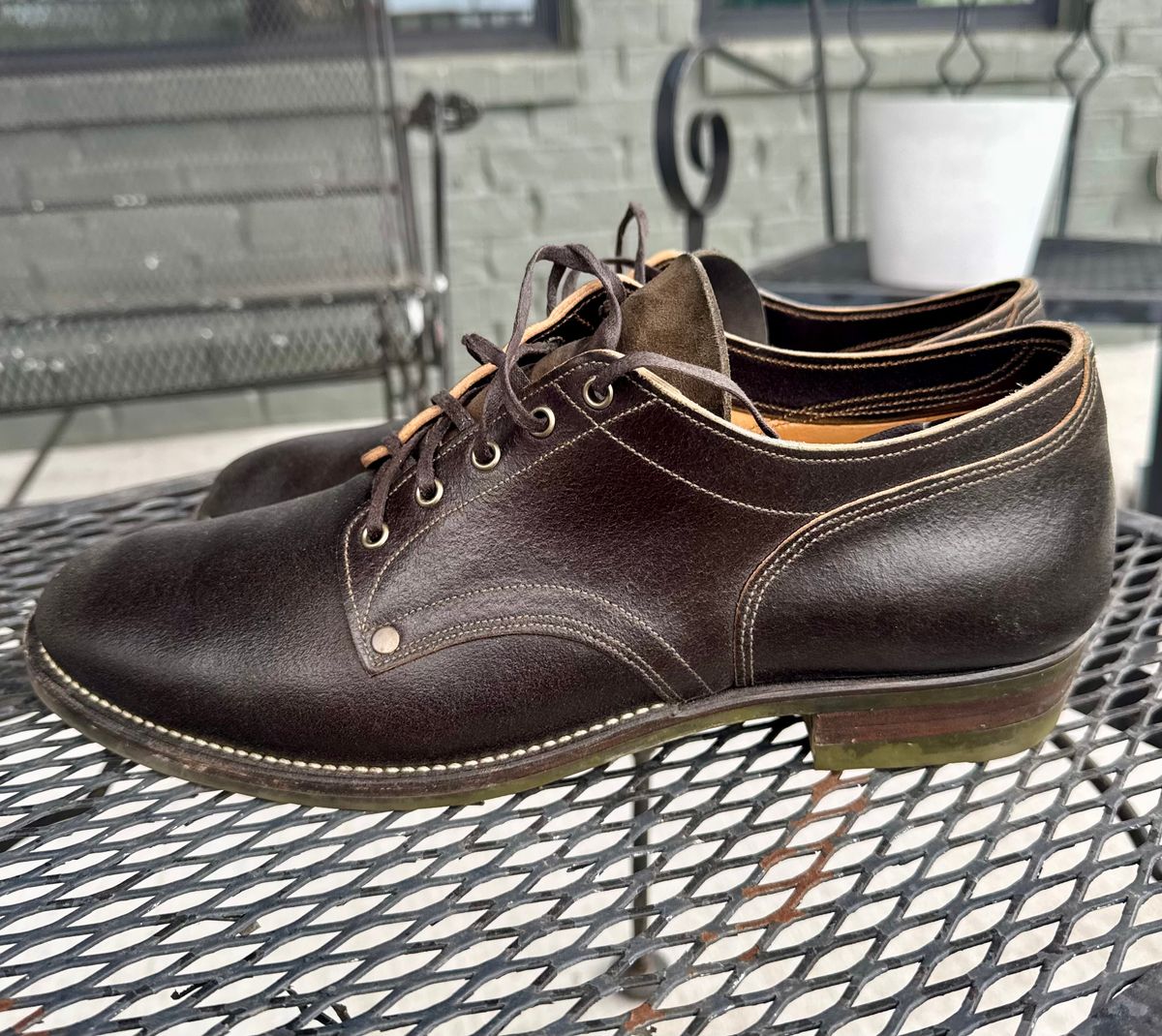 Photo by thatguy92 on December 5, 2025 of the NF Bootmaker Milton Shoe in Horween Grape Leaf Waxed Flesh Essex.