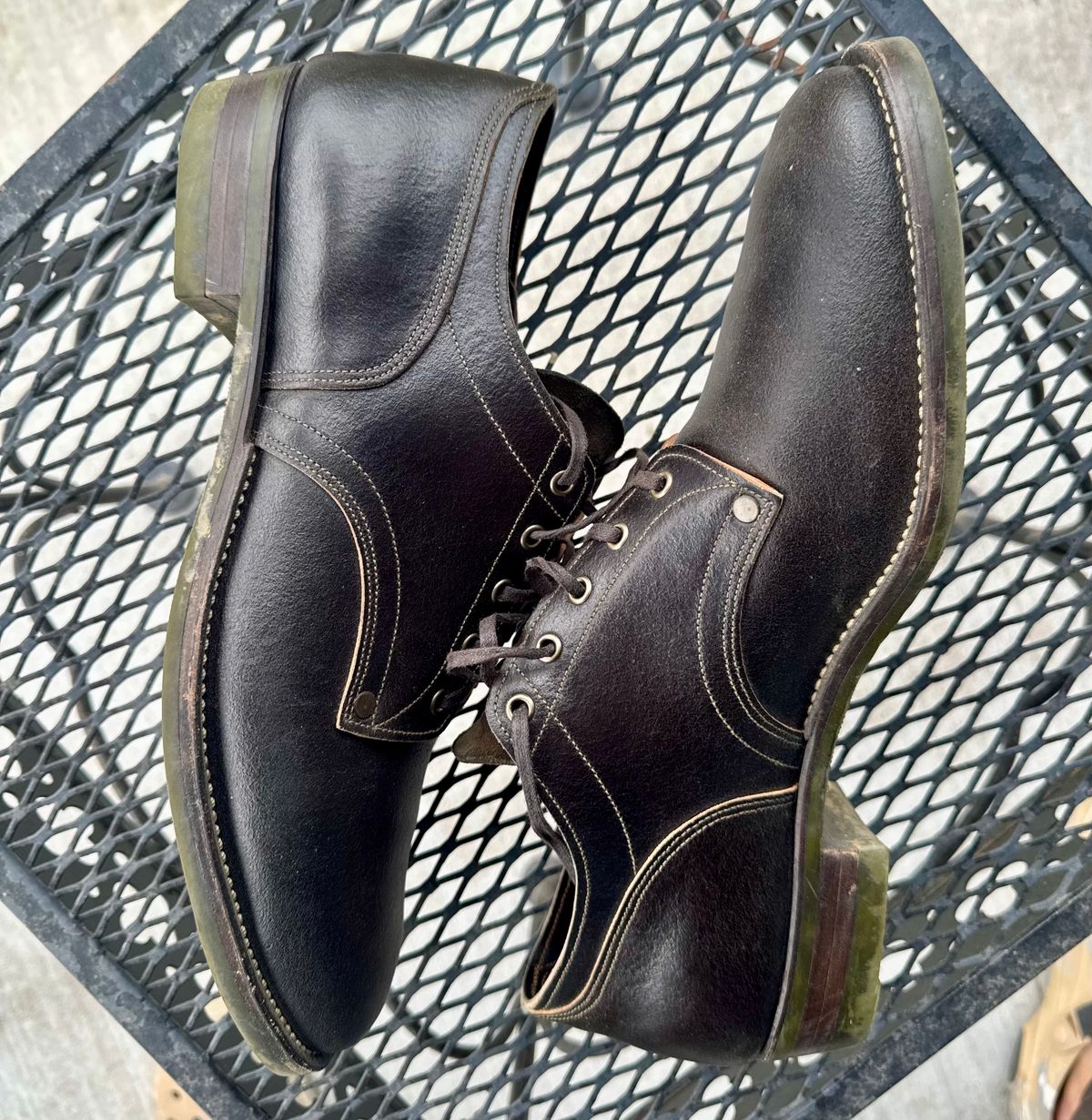 Photo by thatguy92 on December 5, 2025 of the NF Bootmaker Milton Shoe in Horween Grape Leaf Waxed Flesh Essex.