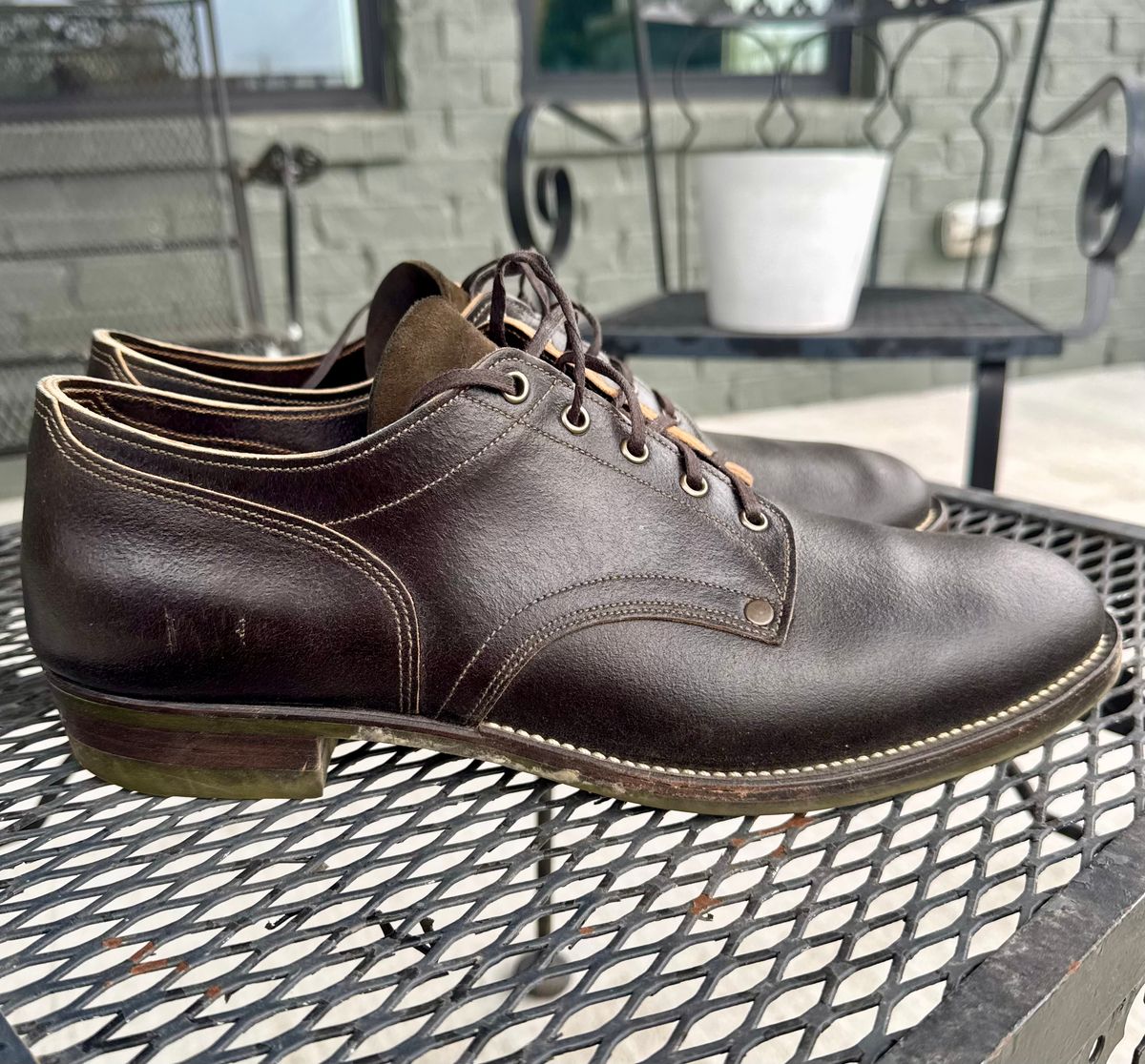Photo by thatguy92 on December 5, 2025 of the NF Bootmaker Milton Shoe in Horween Grape Leaf Waxed Flesh Essex.