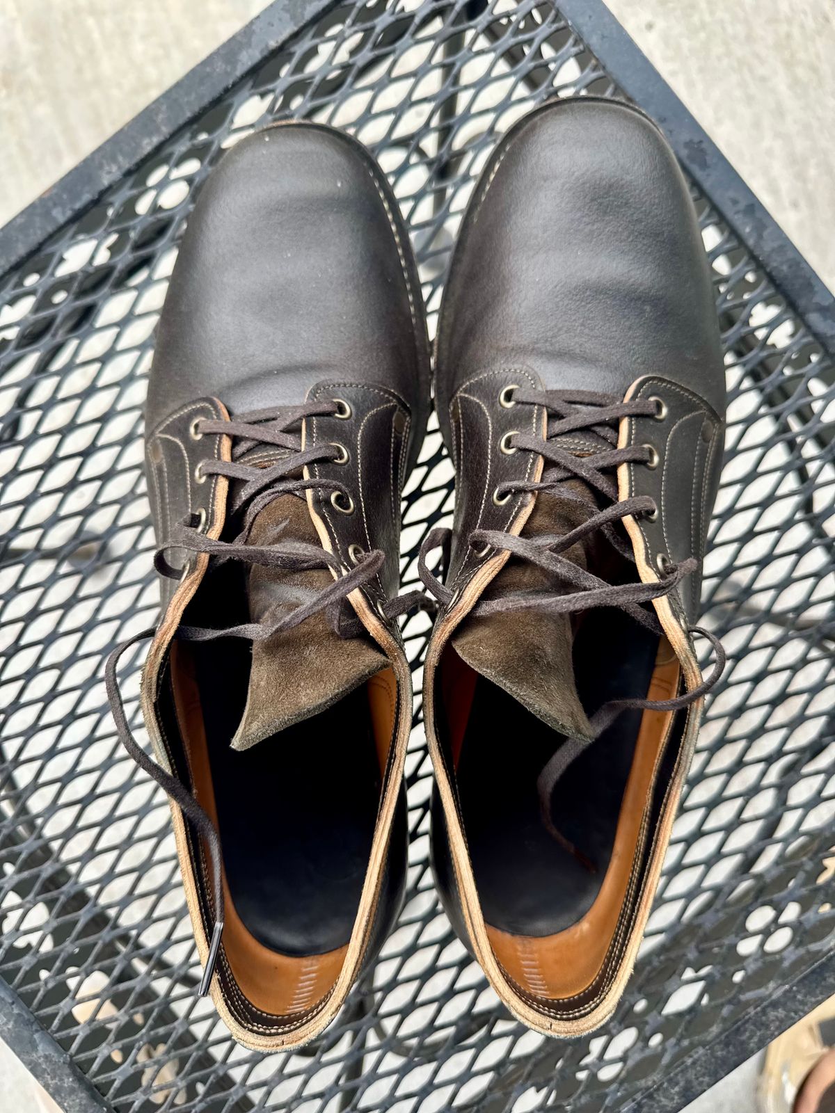 Photo by thatguy92 on December 5, 2025 of the NF Bootmaker Milton Shoe in Horween Grape Leaf Waxed Flesh Essex.
