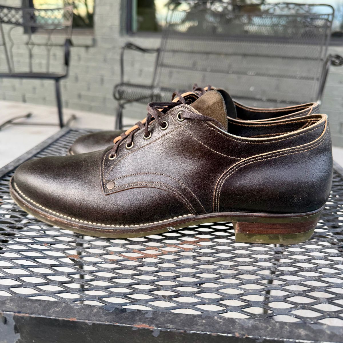 Photo by thatguy92 on January 5, 2026 of the NF Bootmaker Milton Shoe in Horween Grape Leaf Waxed Flesh Essex.