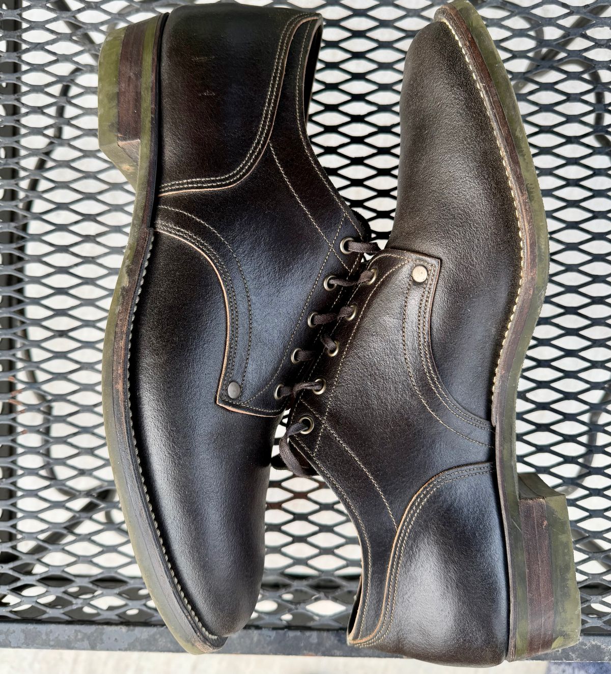 Photo by thatguy92 on January 5, 2026 of the NF Bootmaker Milton Shoe in Horween Grape Leaf Waxed Flesh Essex.