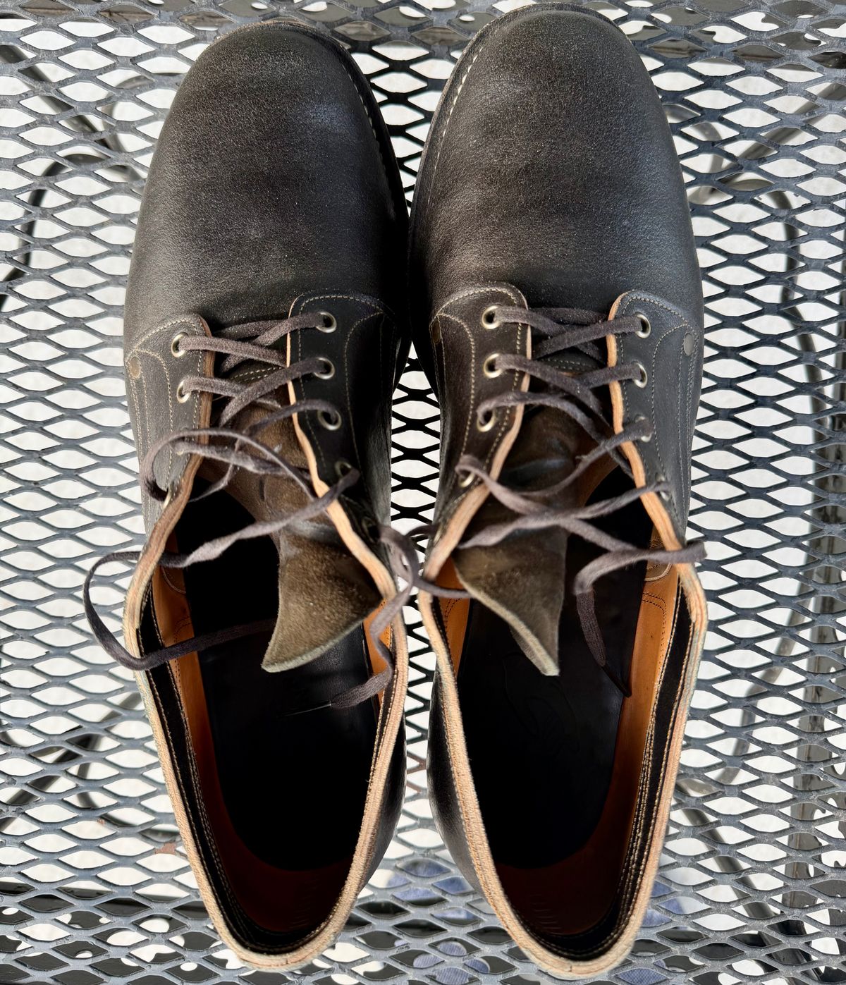 Photo by thatguy92 on January 5, 2026 of the NF Bootmaker Milton Shoe in Horween Grape Leaf Waxed Flesh Essex.