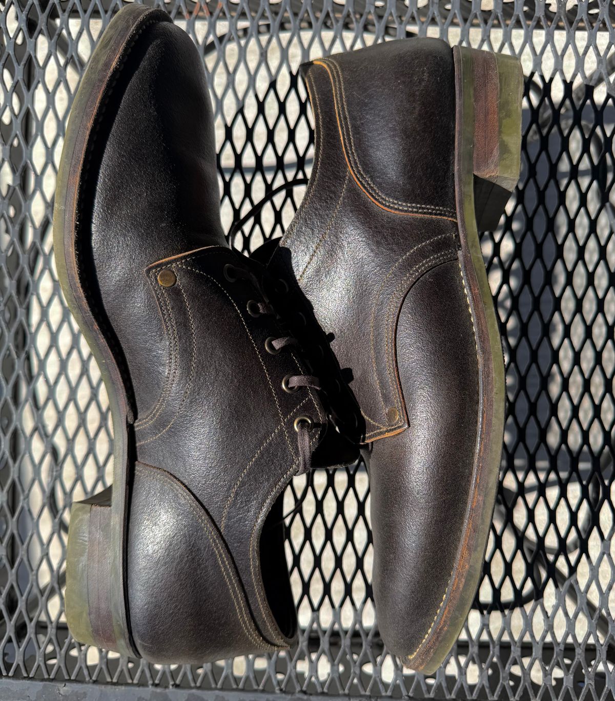 Photo by thatguy92 on February 5, 2026 of the NF Bootmaker Milton Shoe in Horween Grape Leaf Waxed Flesh Essex.