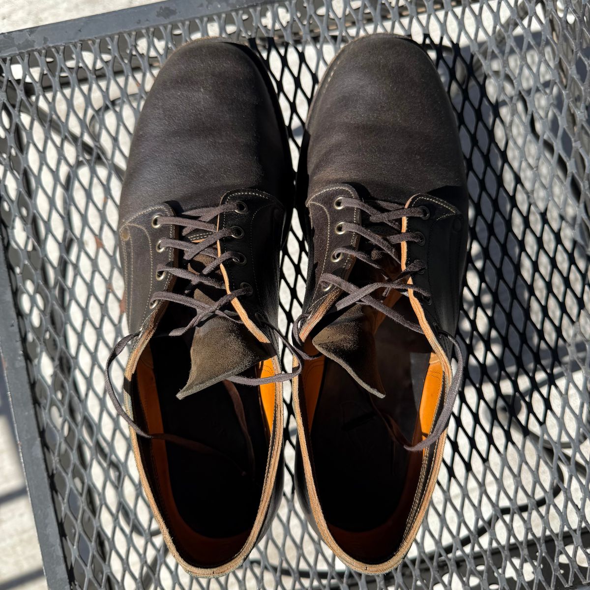 Photo by thatguy92 on February 5, 2026 of the NF Bootmaker Milton Shoe in Horween Grape Leaf Waxed Flesh Essex.