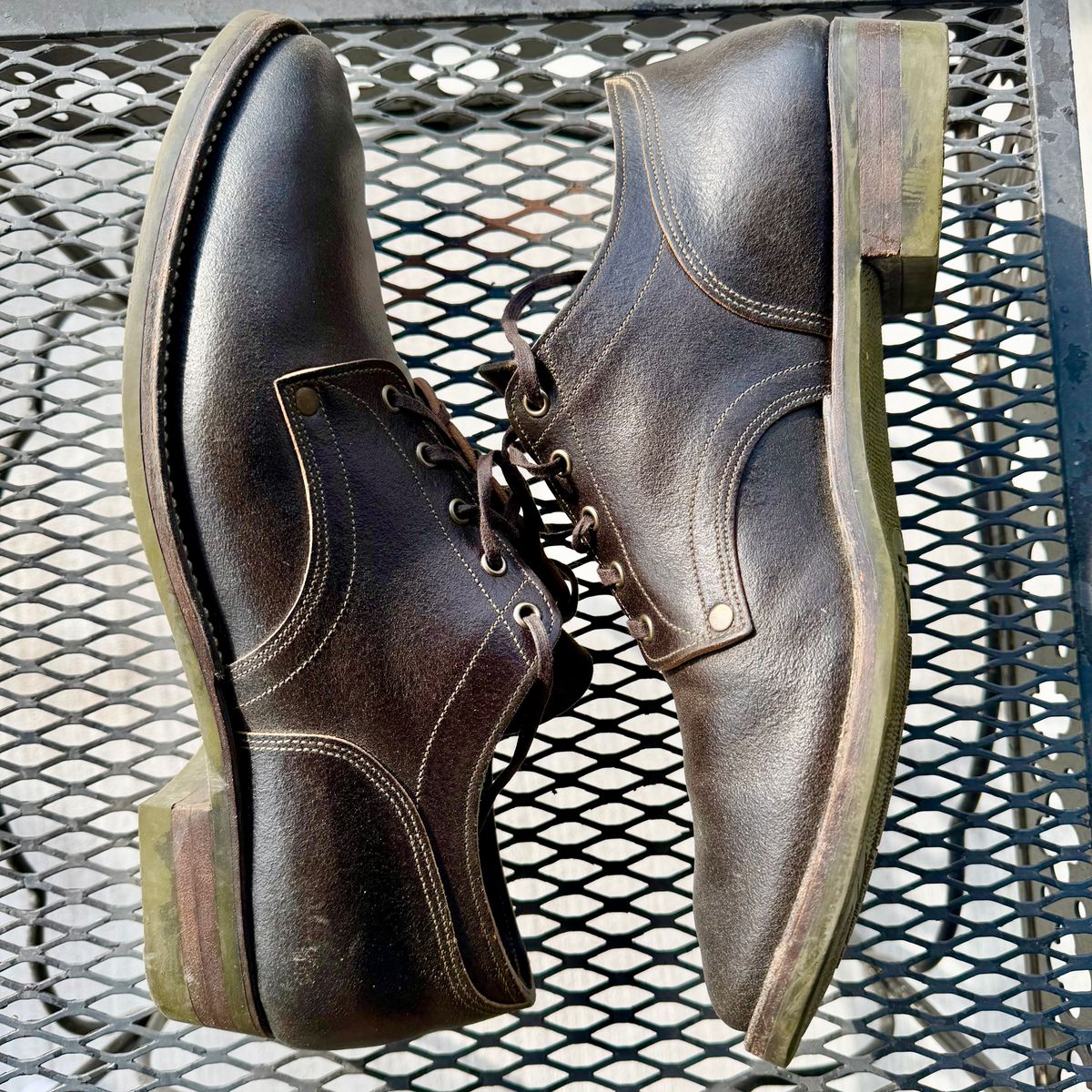 Photo by thatguy92 on March 3, 2026 of the NF Bootmaker Milton Shoe in Horween Grape Leaf Waxed Flesh Essex.