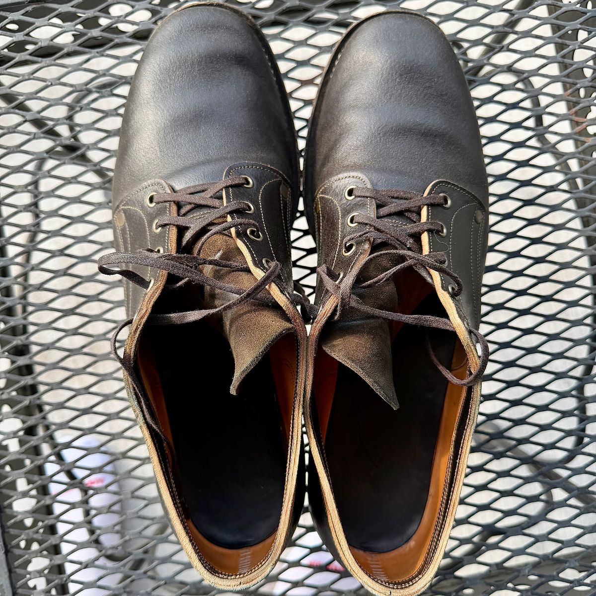 Photo by thatguy92 on March 3, 2026 of the NF Bootmaker Milton Shoe in Horween Grape Leaf Waxed Flesh Essex.