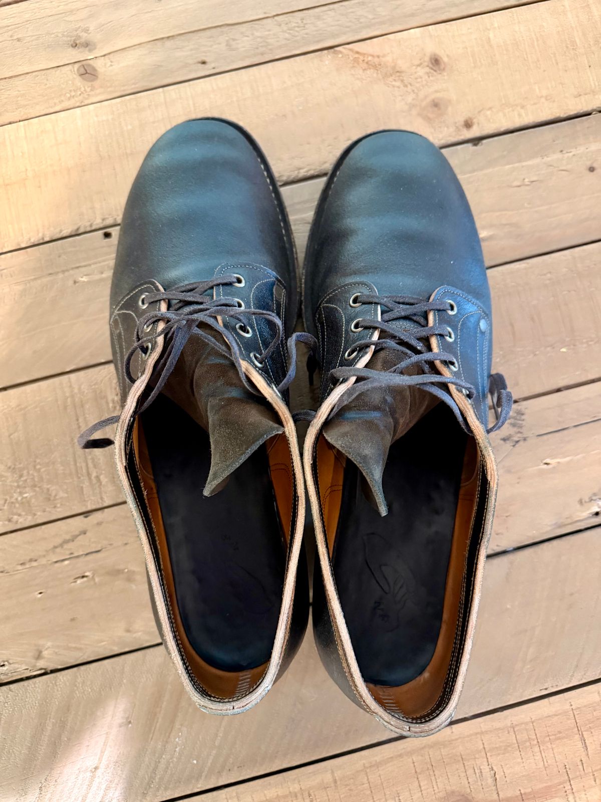 Photo by thatguy92 on April 6, 2026 of the NF Bootmaker Milton Shoe in Horween Grape Leaf Waxed Flesh Essex.