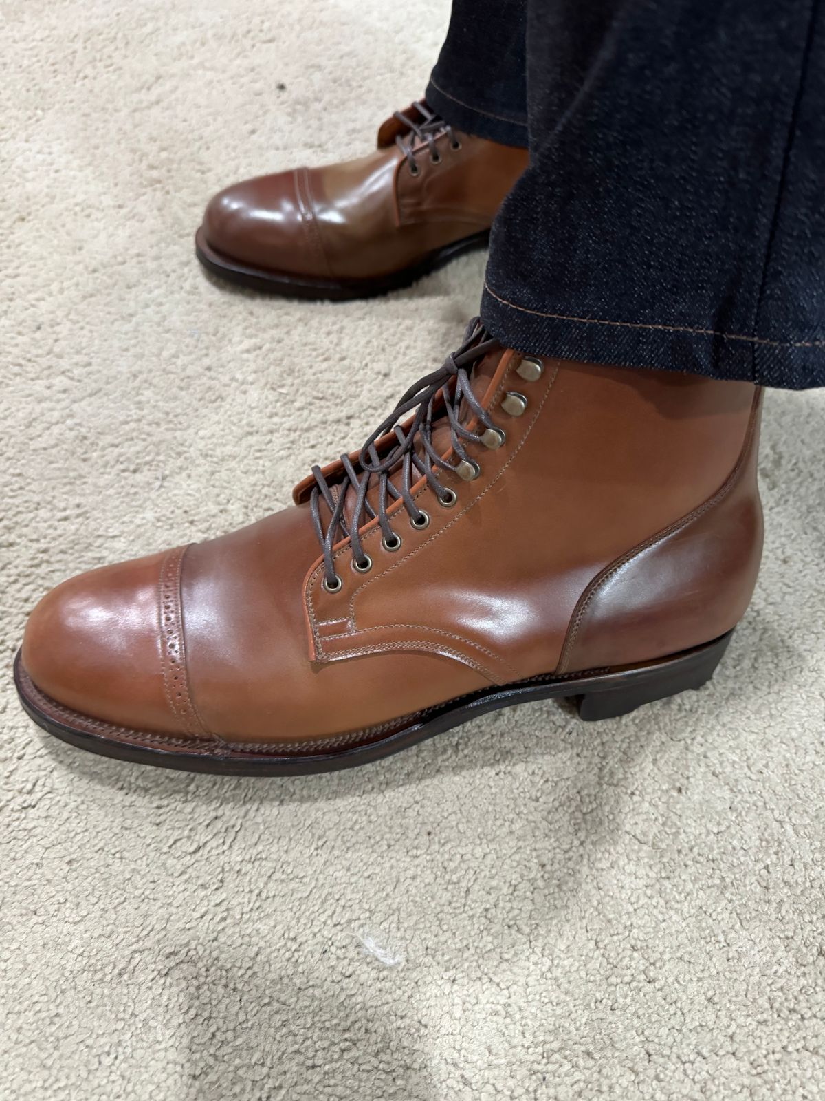 Photo by thatguy92 on November 25, 2023 of the Viberg Service Boot BCT in Horween Whiskey Dip Dye Shell Cordovan.