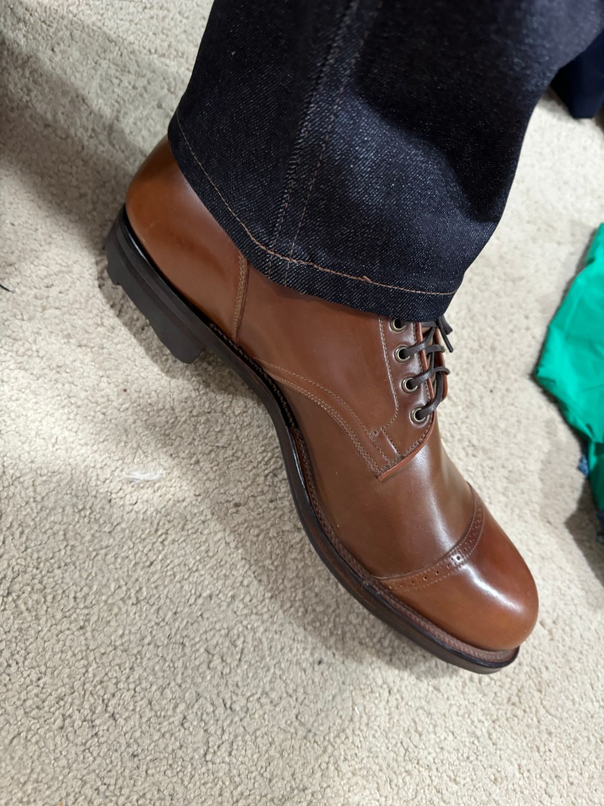 Photo by thatguy92 on November 25, 2023 of the Viberg Service Boot BCT in Horween Whiskey Dip Dye Shell Cordovan.