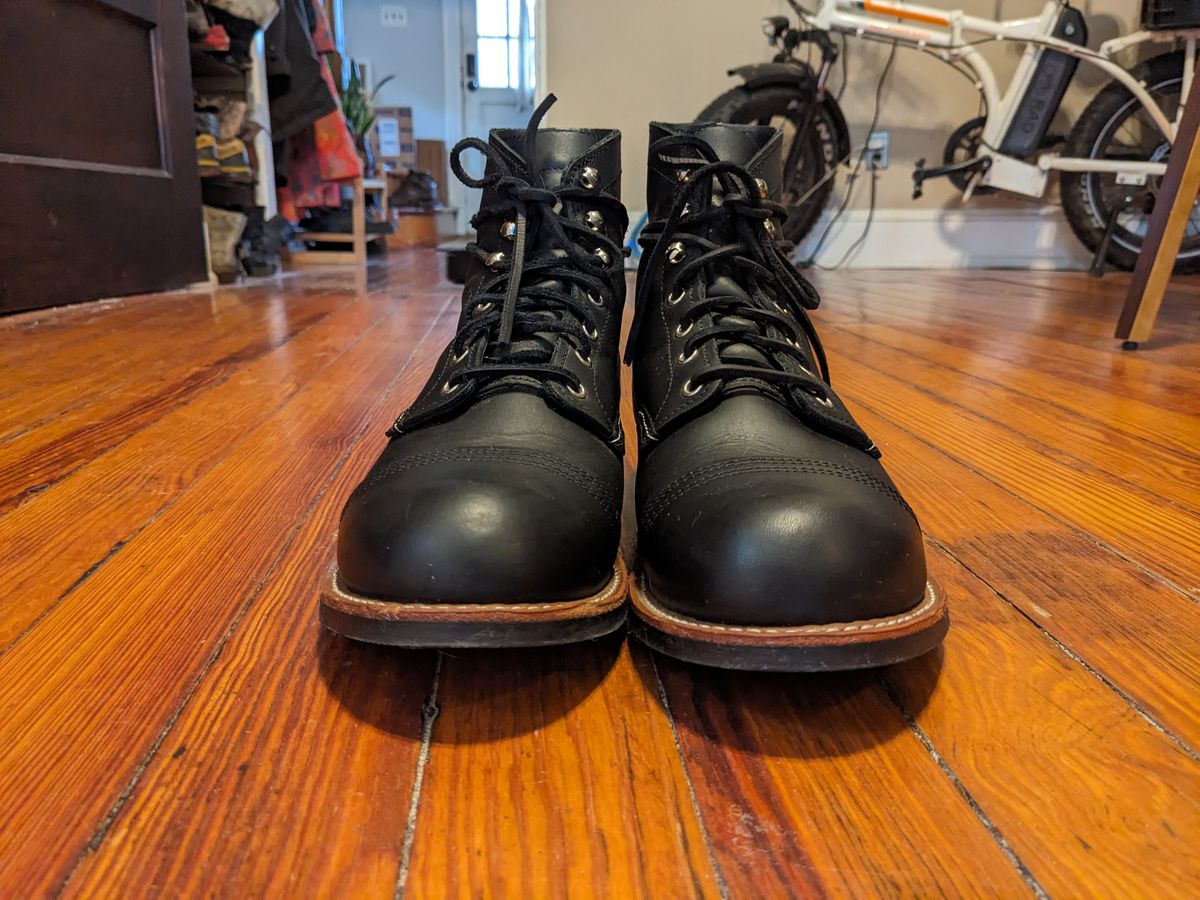 Photo by SachiSan on November 6, 2023 of the Red Wing Iron Ranger in S.B. Foot Black Harness.
