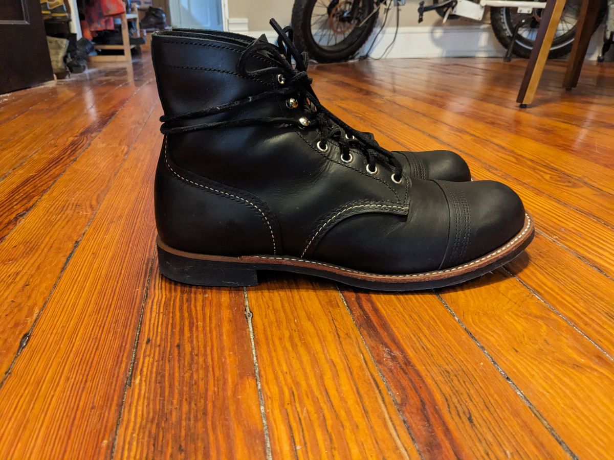 Photo by SachiSan on November 6, 2023 of the Red Wing Iron Ranger in S.B. Foot Black Harness.