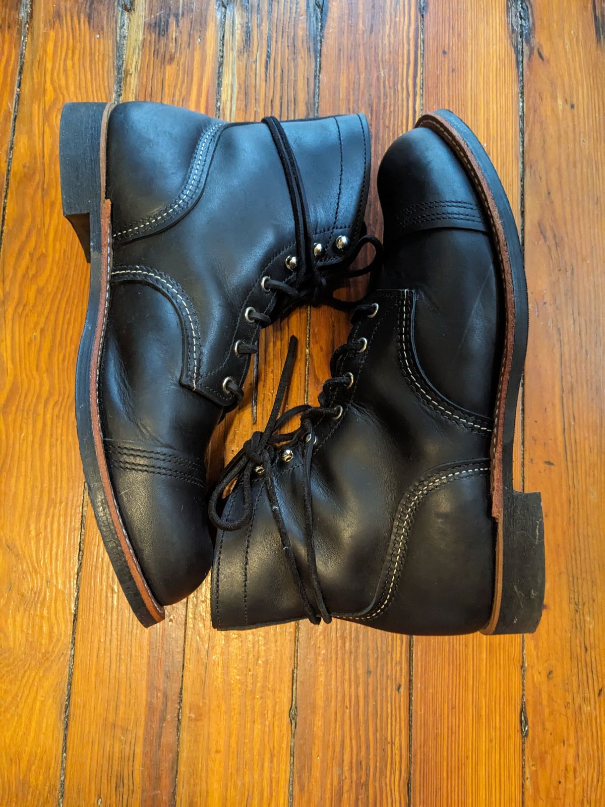 Photo by SachiSan on November 6, 2023 of the Red Wing Iron Ranger in S.B. Foot Black Harness.