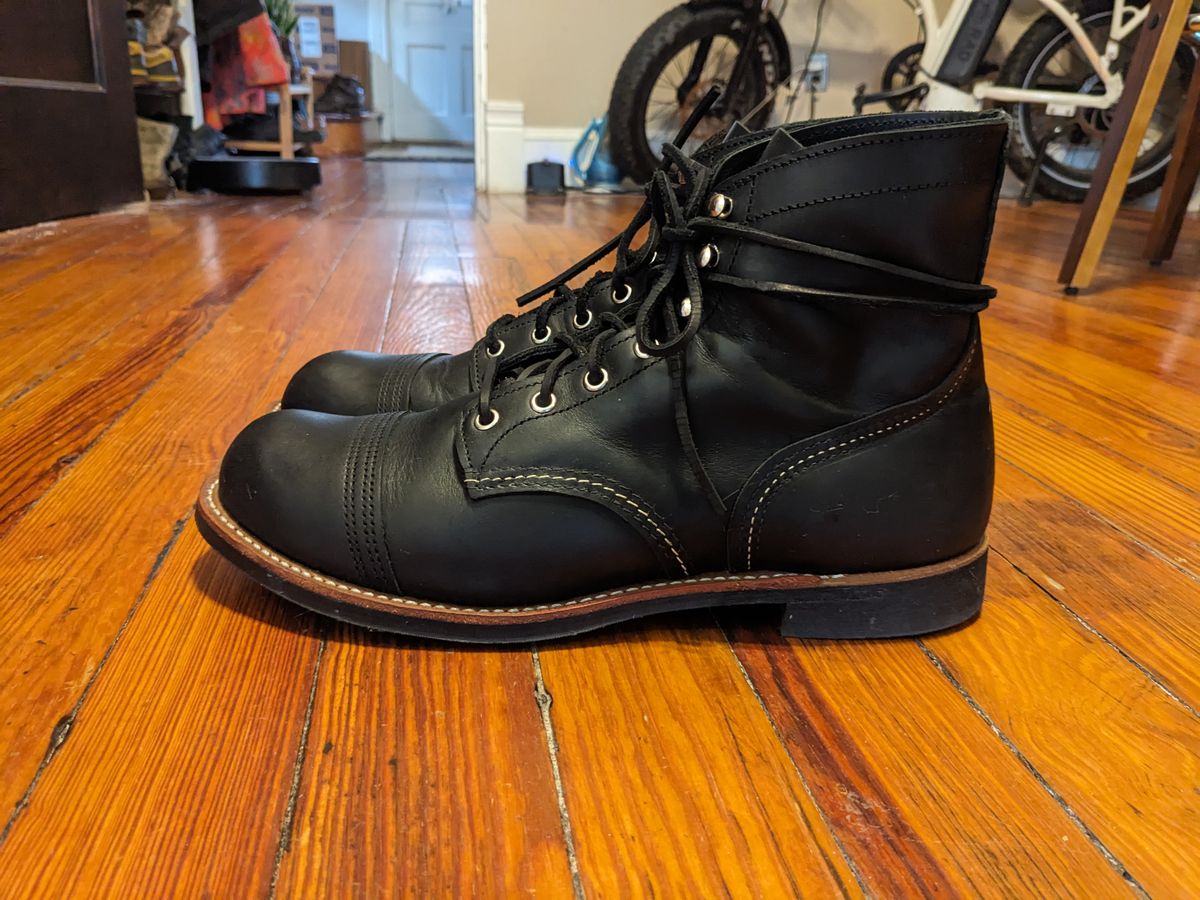 Photo by SachiSan on November 6, 2023 of the Red Wing Iron Ranger in S.B. Foot Black Harness.