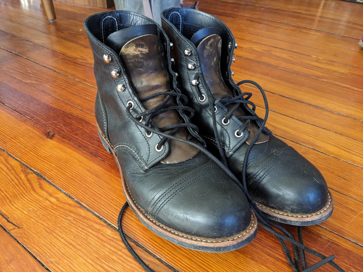 Photo by SachiSan on November 16, 2023 of the Red Wing Iron Ranger in S.B. Foot Black Harness.