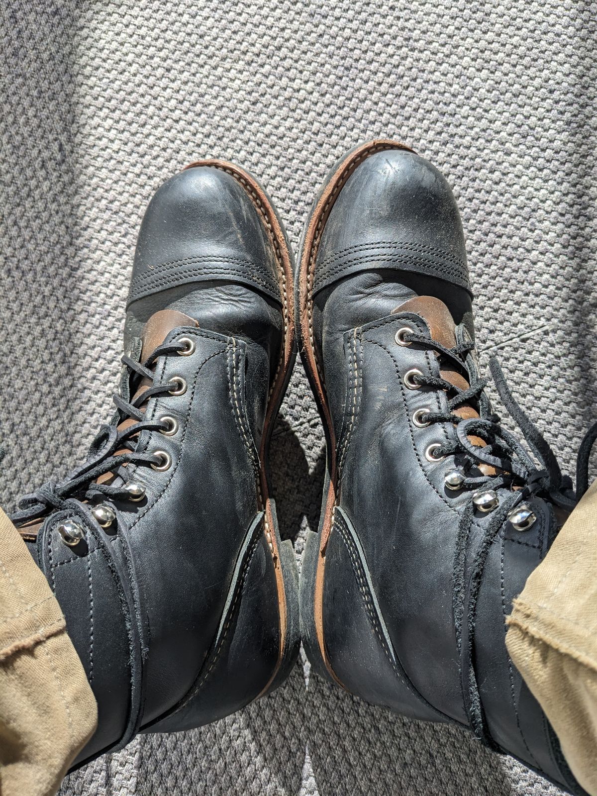 Photo by SachiSan on November 29, 2023 of the Red Wing Iron Ranger in S.B. Foot Black Harness.
