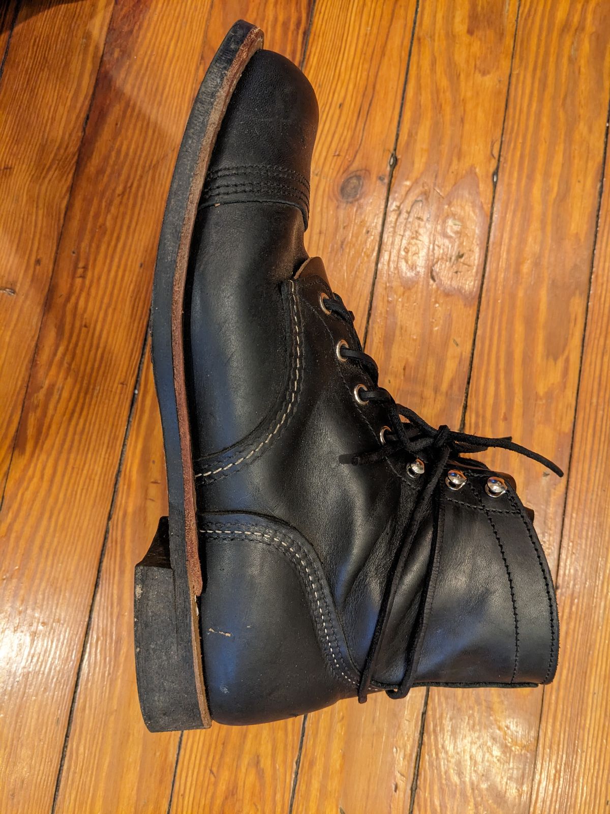 Photo by SachiSan on December 4, 2023 of the Red Wing Iron Ranger in S.B. Foot Black Harness.