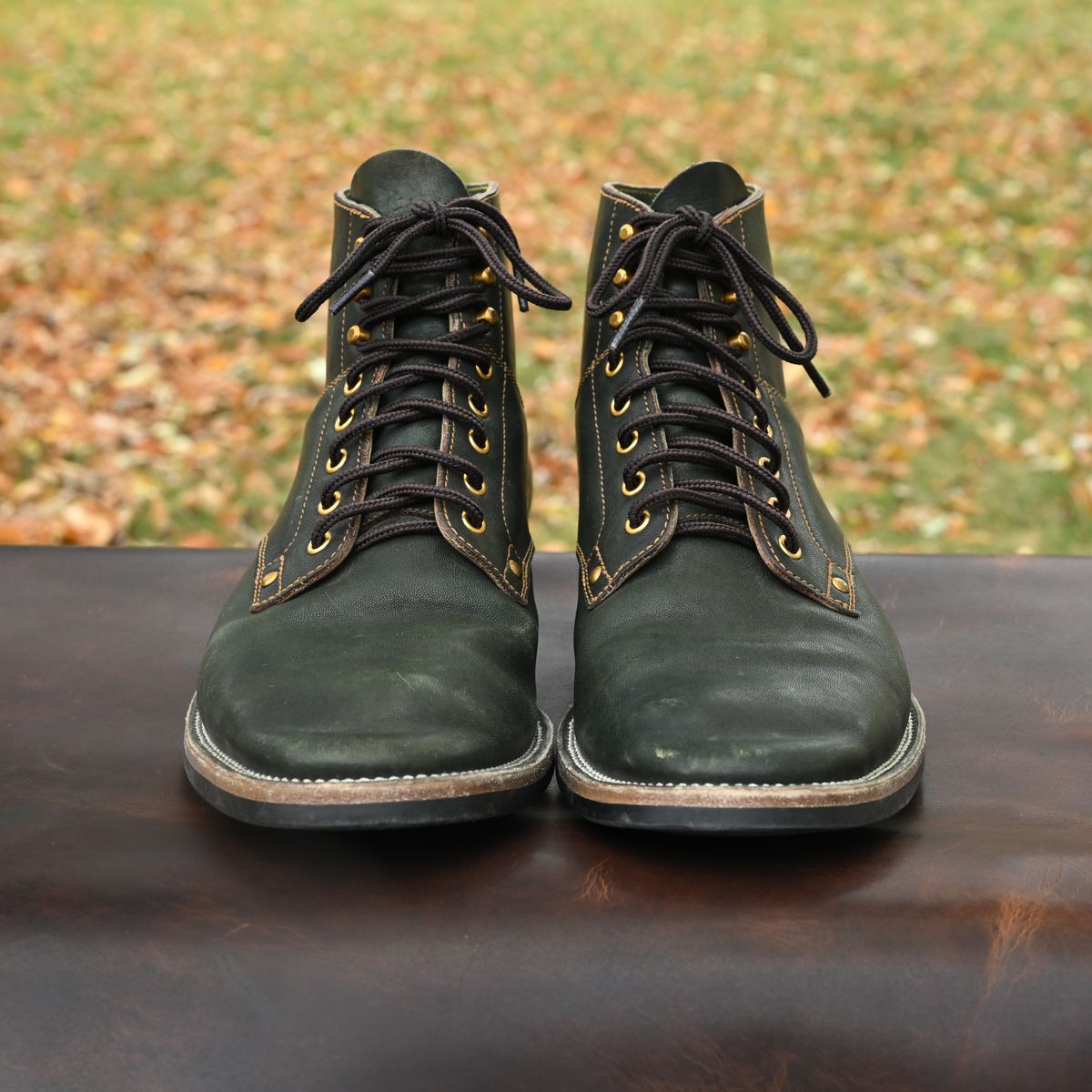 Photo by pink on November 4, 2025 of the Østmo x Iron Boots Drop 12: Type I in Maryam Dark Green Hand-Dyed Horsehide.