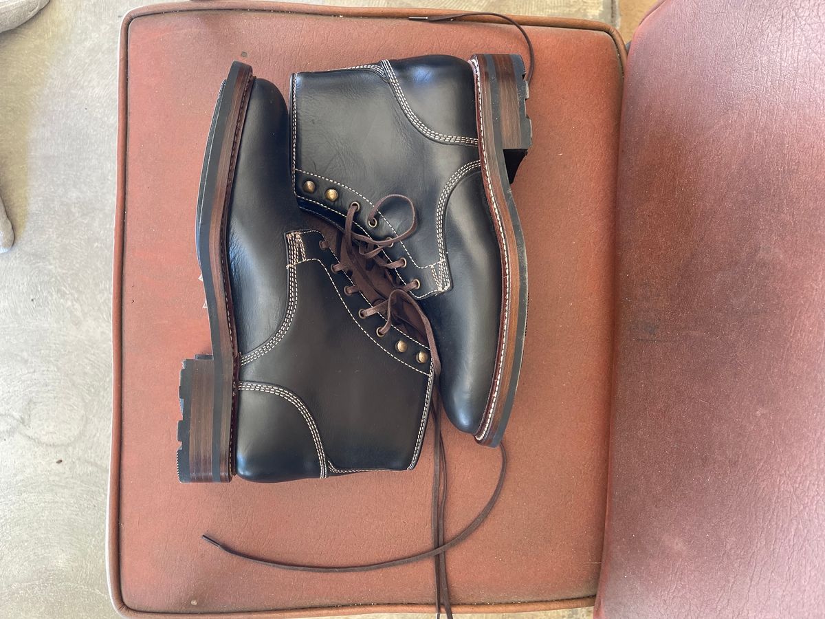 Photo by artlines04 on October 8, 2023 of the Caswell Boot Company Lisbon in Horween Black Chromexcel.