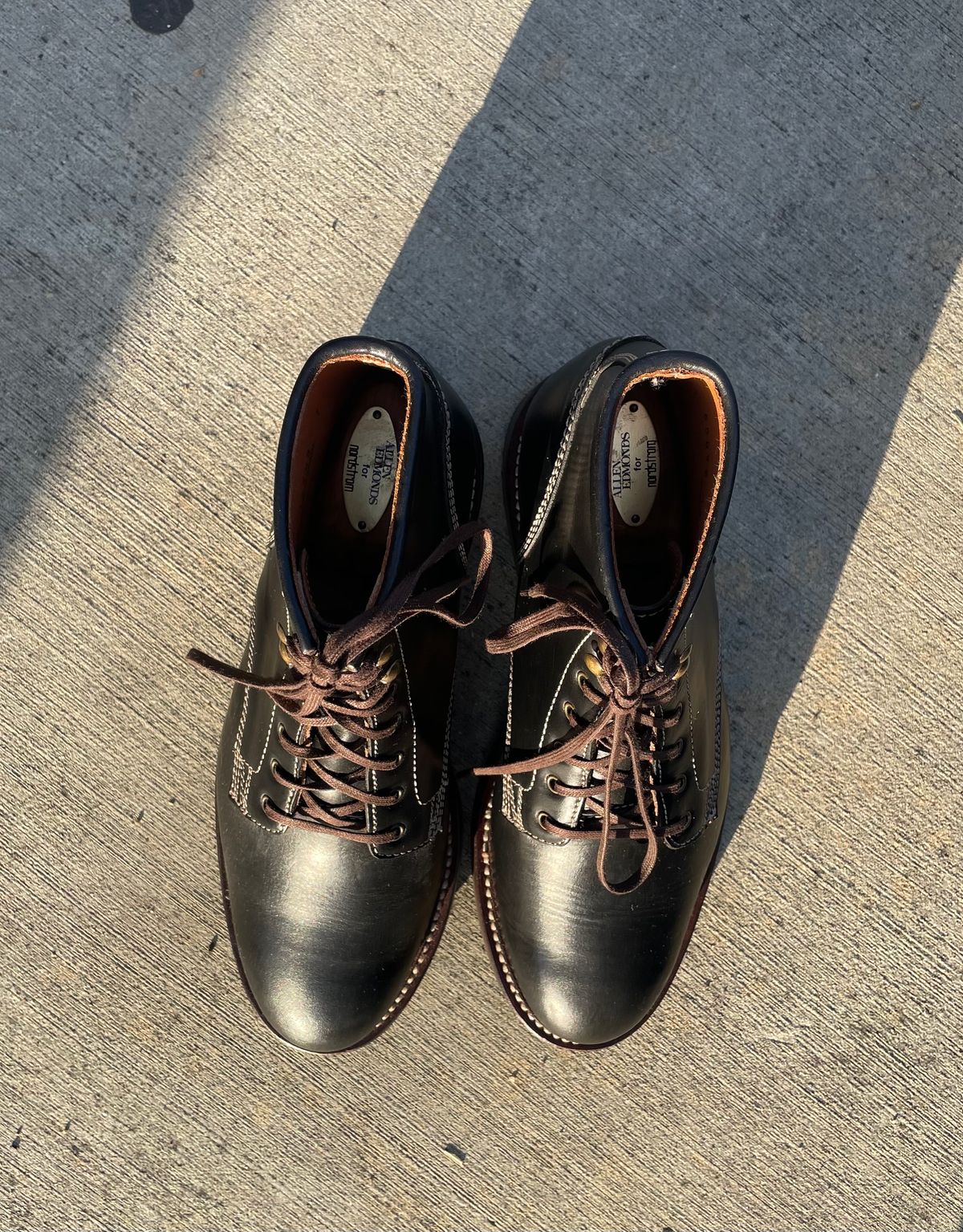 Photo by artlines04 on October 8, 2023 of the Caswell Boot Company Lisbon in Horween Black Chromexcel.