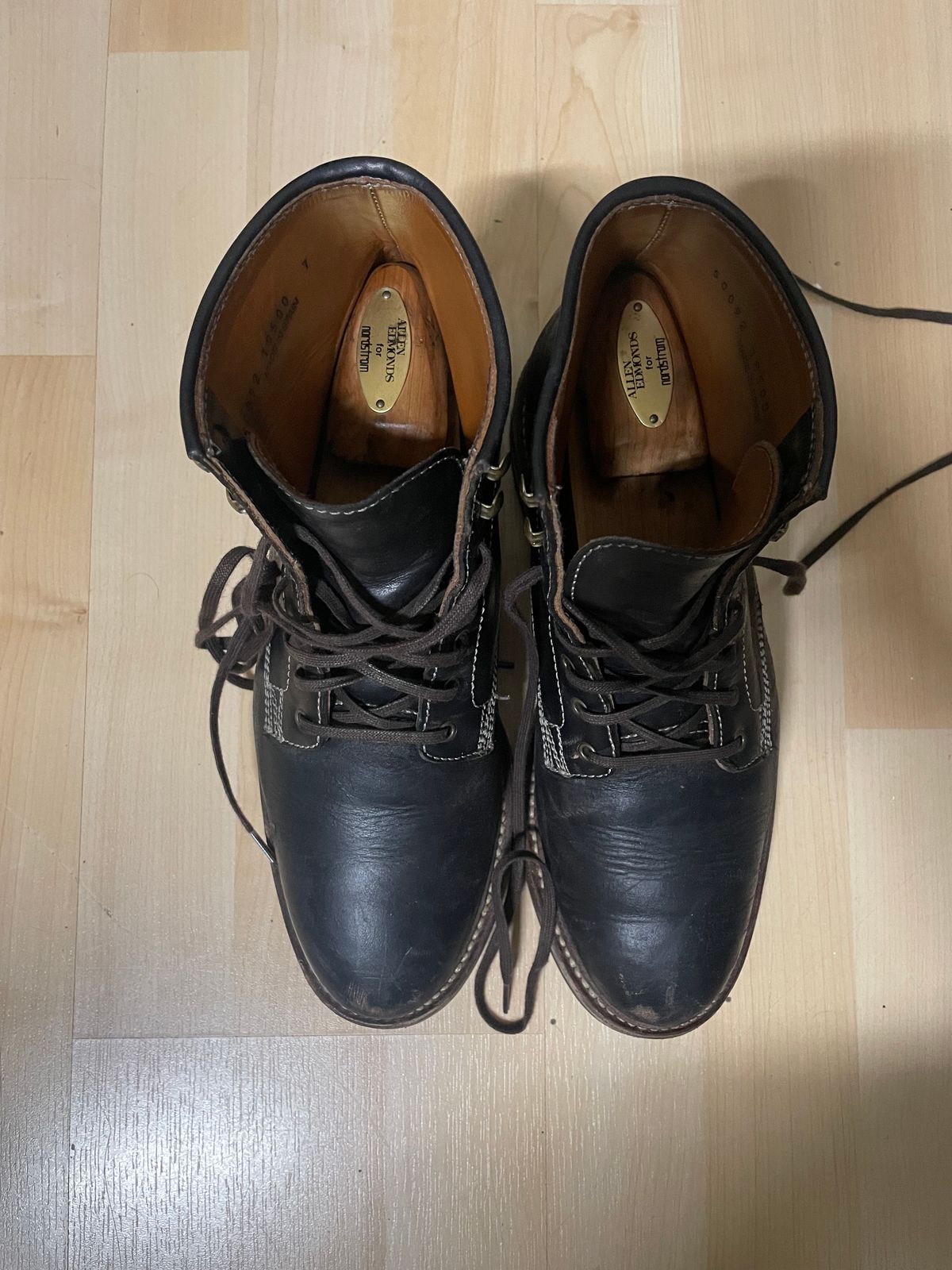 Photo by artlines04 on November 4, 2023 of the Caswell Boot Company Lisbon in Horween Black Chromexcel.
