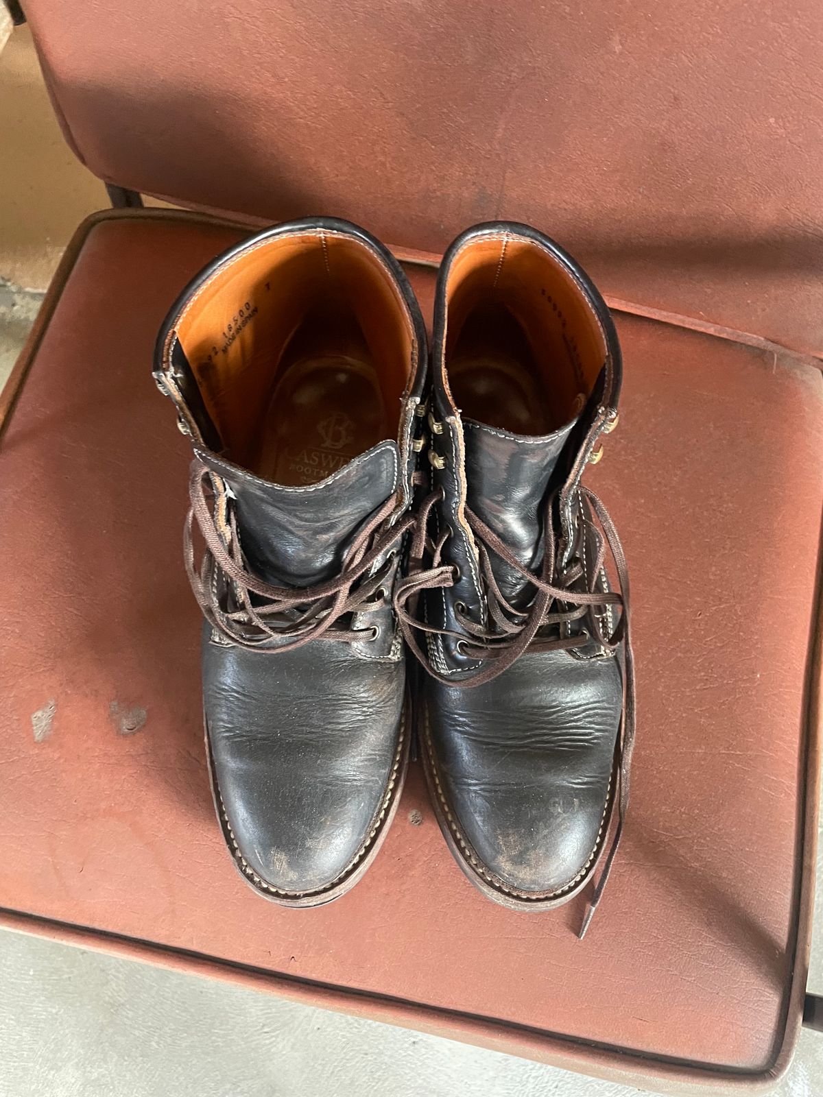 Photo by artlines04 on December 5, 2023 of the Caswell Boot Company Lisbon in Horween Black Chromexcel.